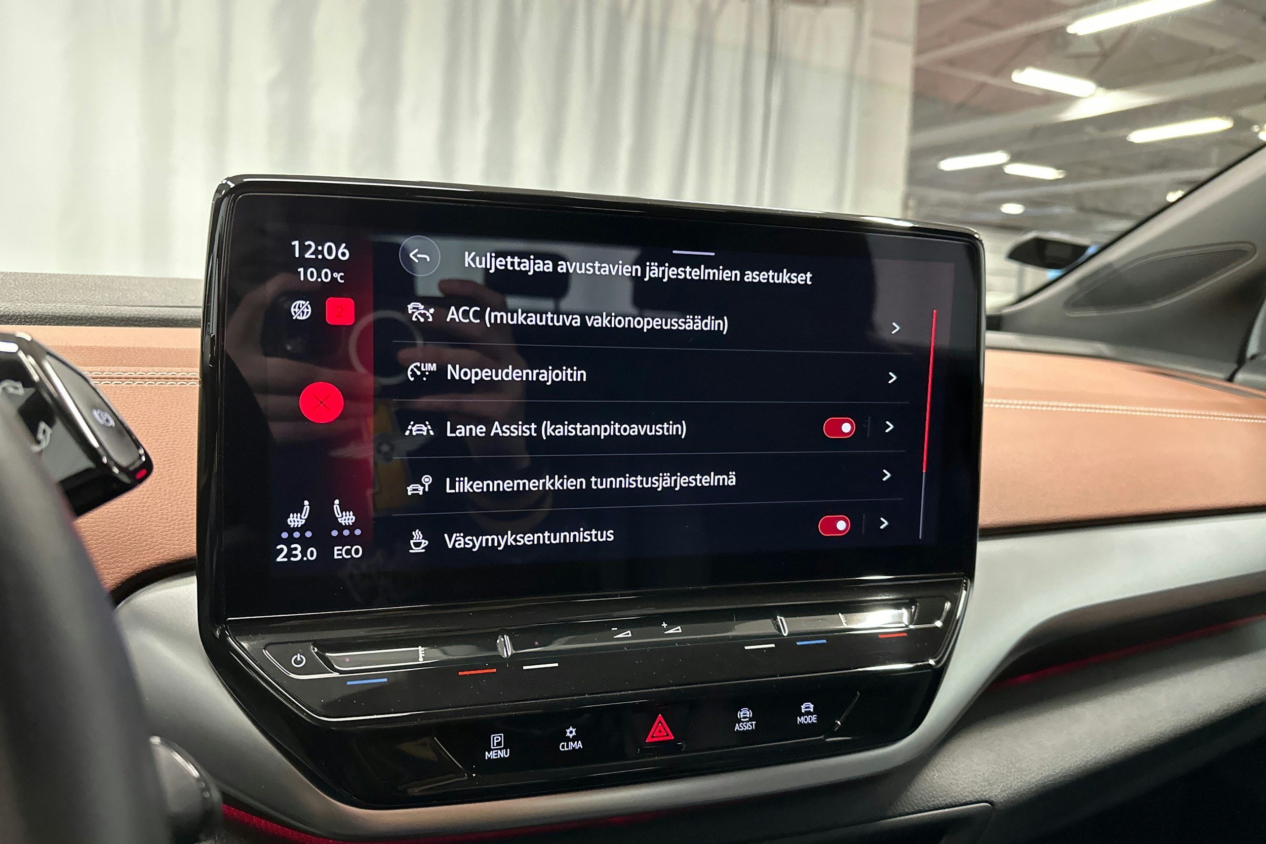 valkoinen Volkswagen ID.5 2022 kuva 22.