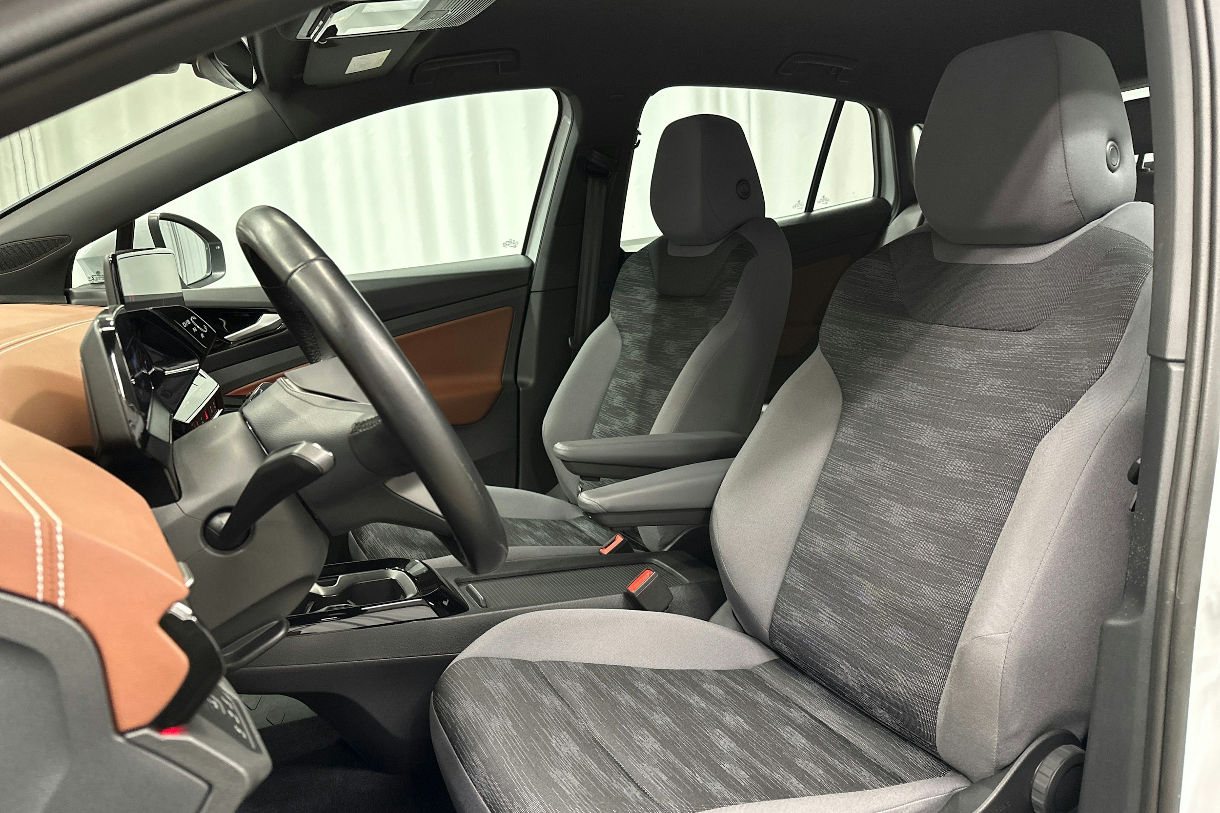 valkoinen Volkswagen ID.5 2022 kuva 25.