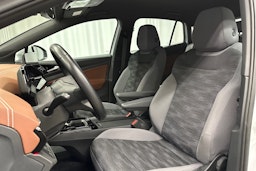 valkoinen Volkswagen ID.5 2022 kuva 25.