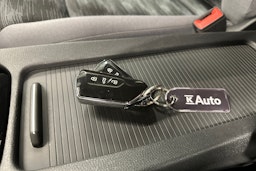 valkoinen Volkswagen ID.5 2022 kuva 28.