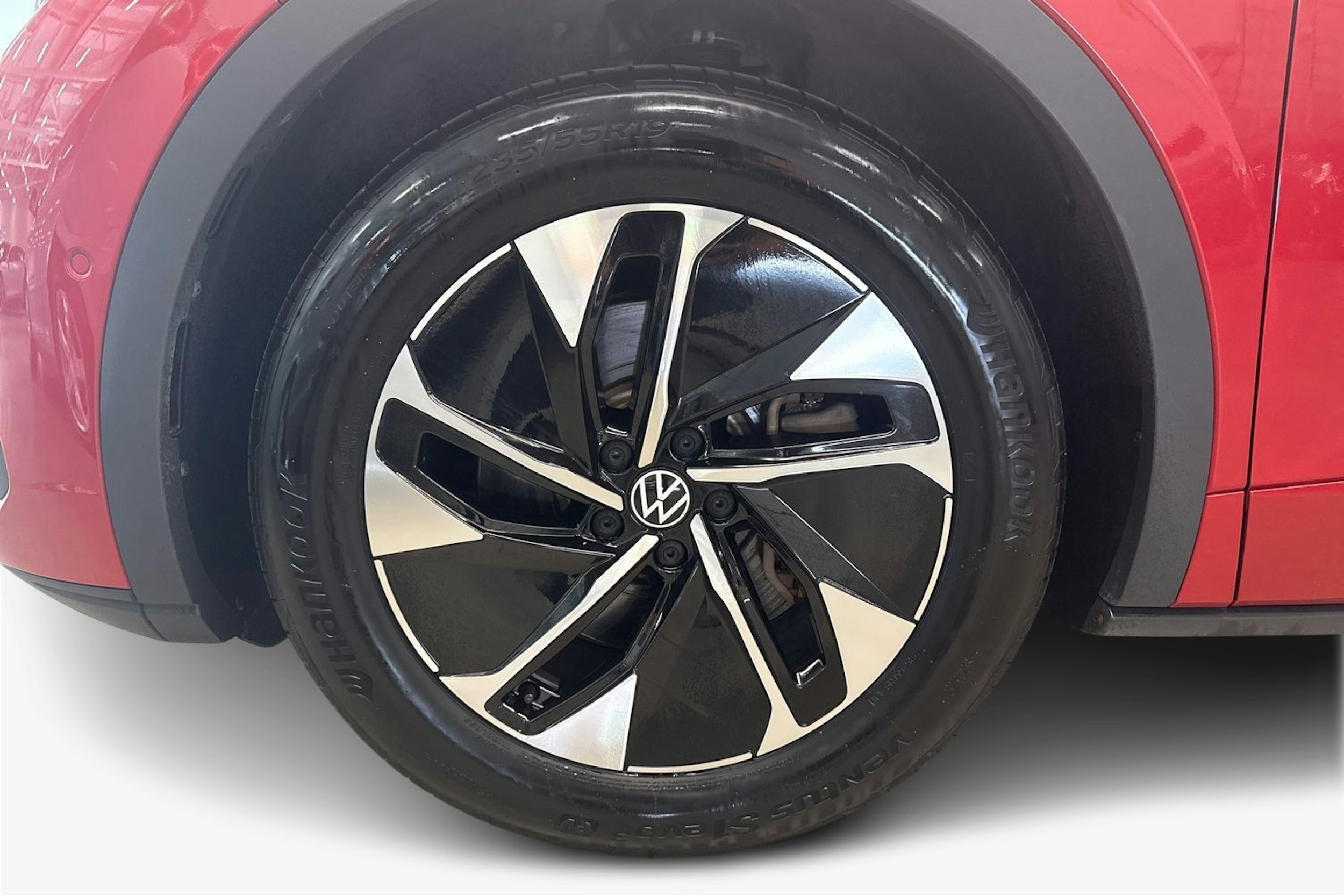punainen Volkswagen ID.5 2022 kuva 11.