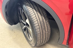 punainen Volkswagen ID.5 2022 kuva 13.