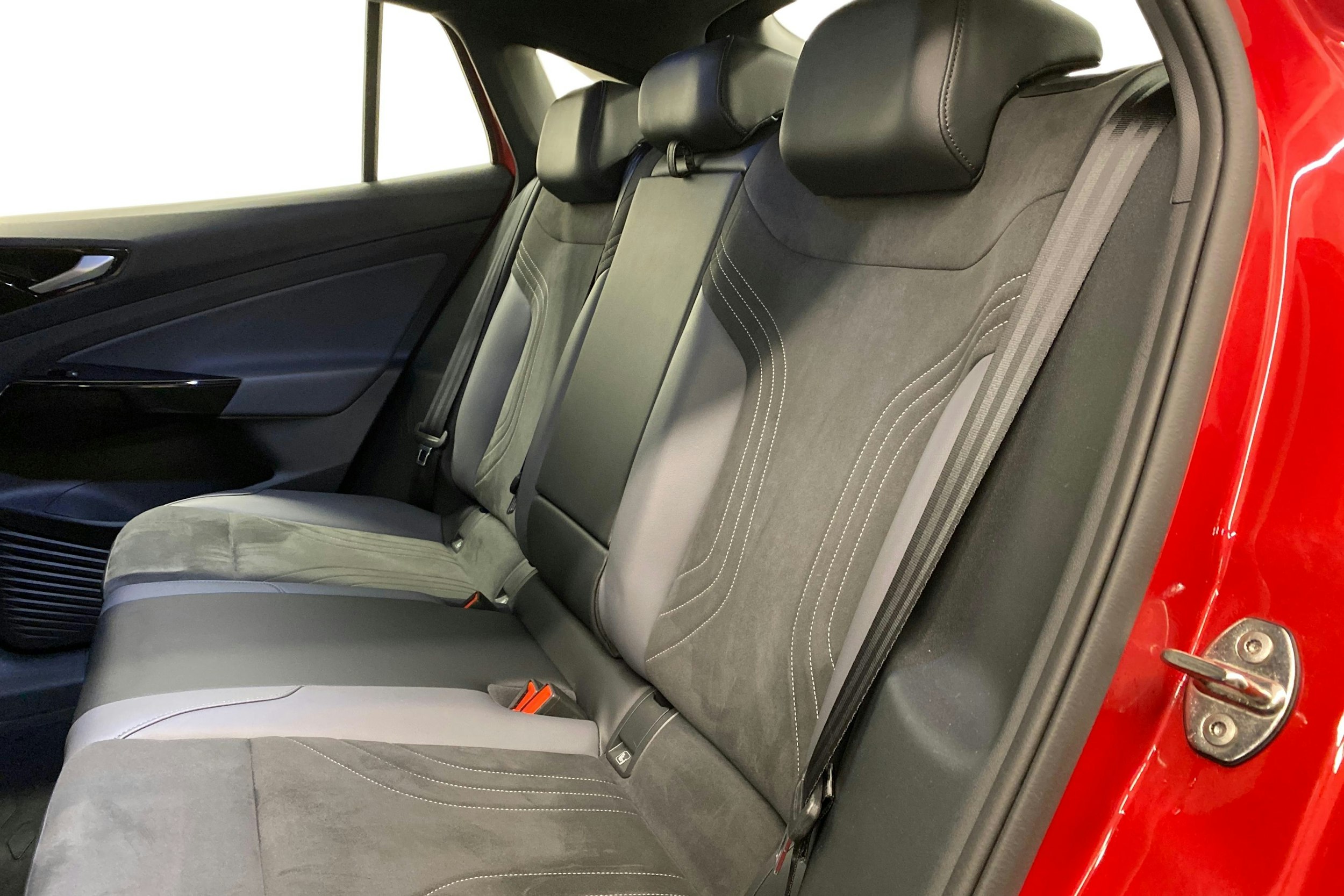 punainen Volkswagen ID.5 2023 kuva 10.