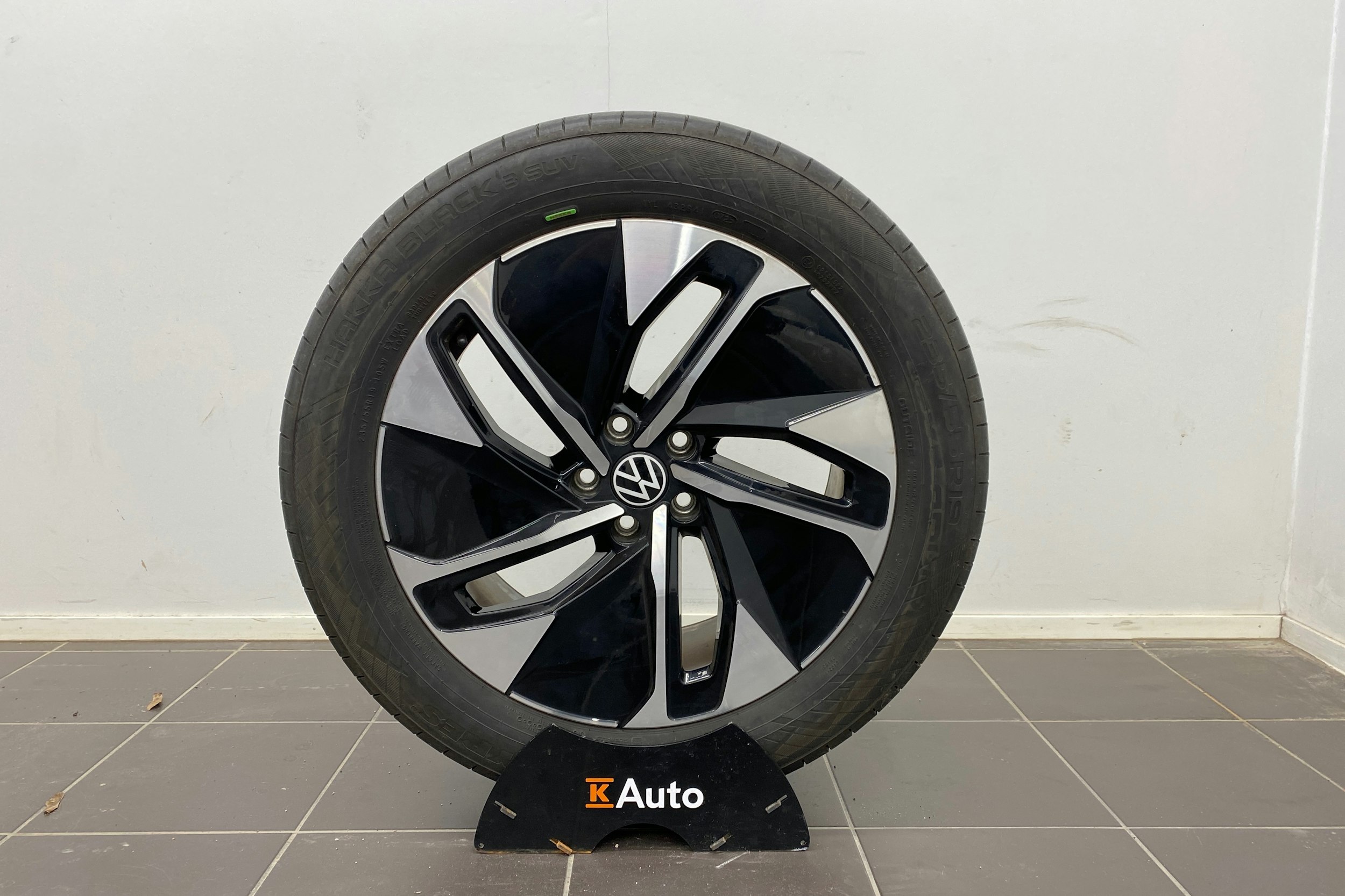 punainen Volkswagen ID.5 2023 kuva 13.