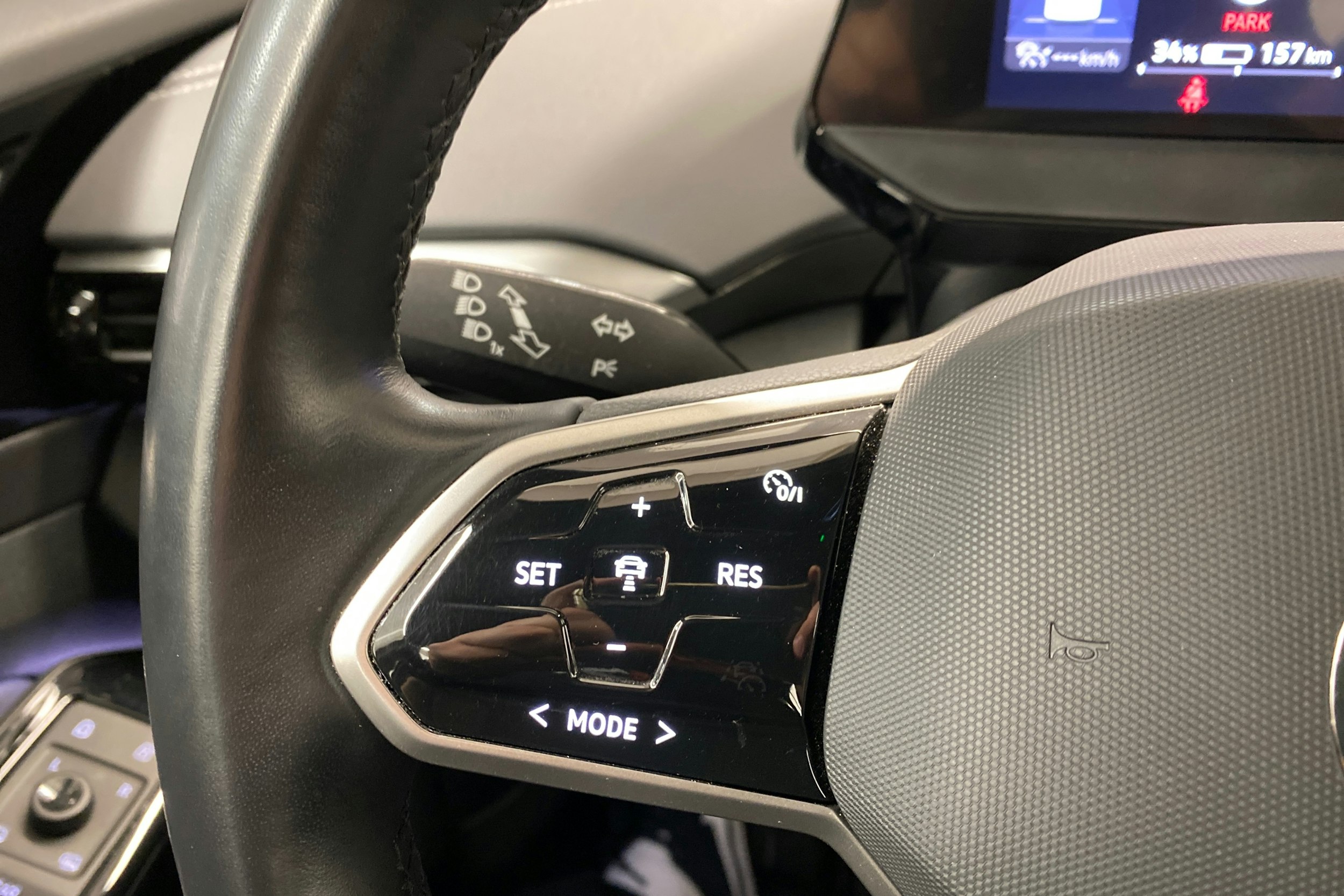 punainen Volkswagen ID.5 2023 kuva 14.