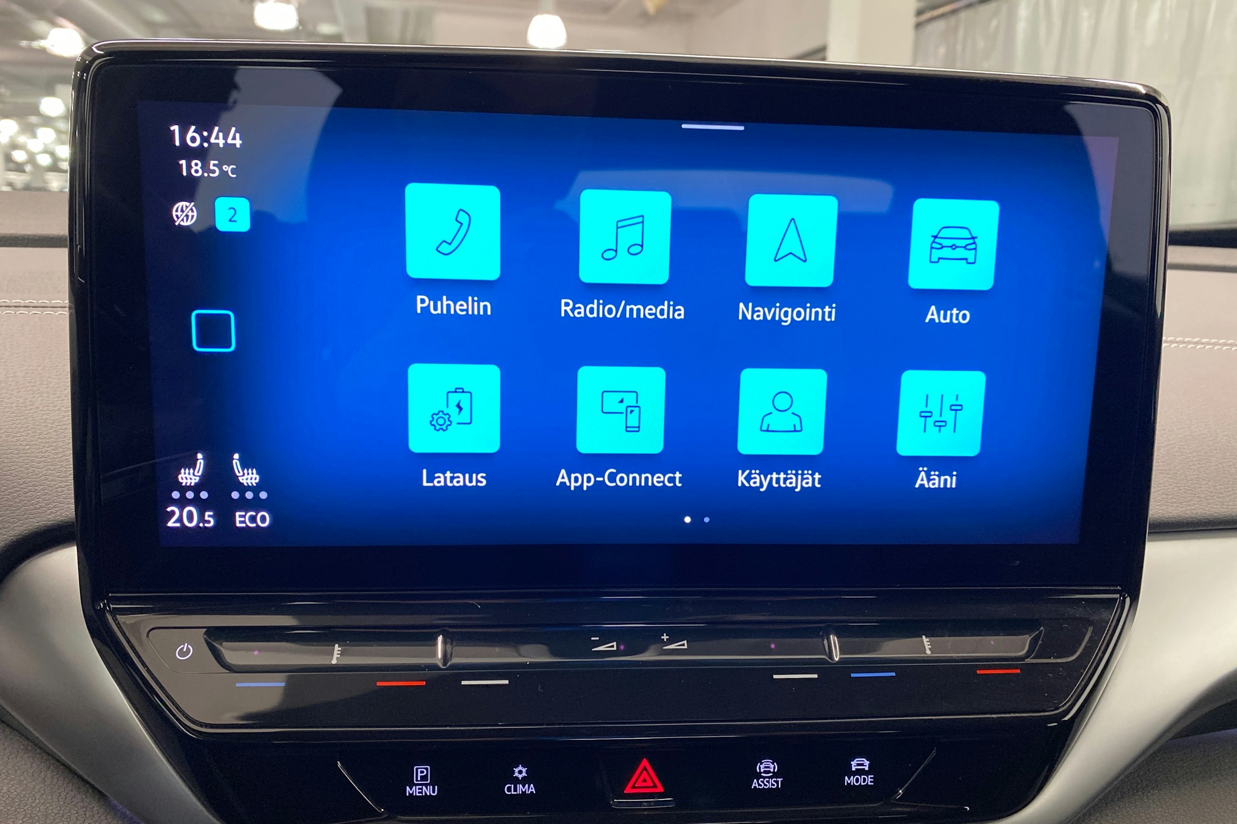 punainen Volkswagen ID.5 2023 kuva 18.