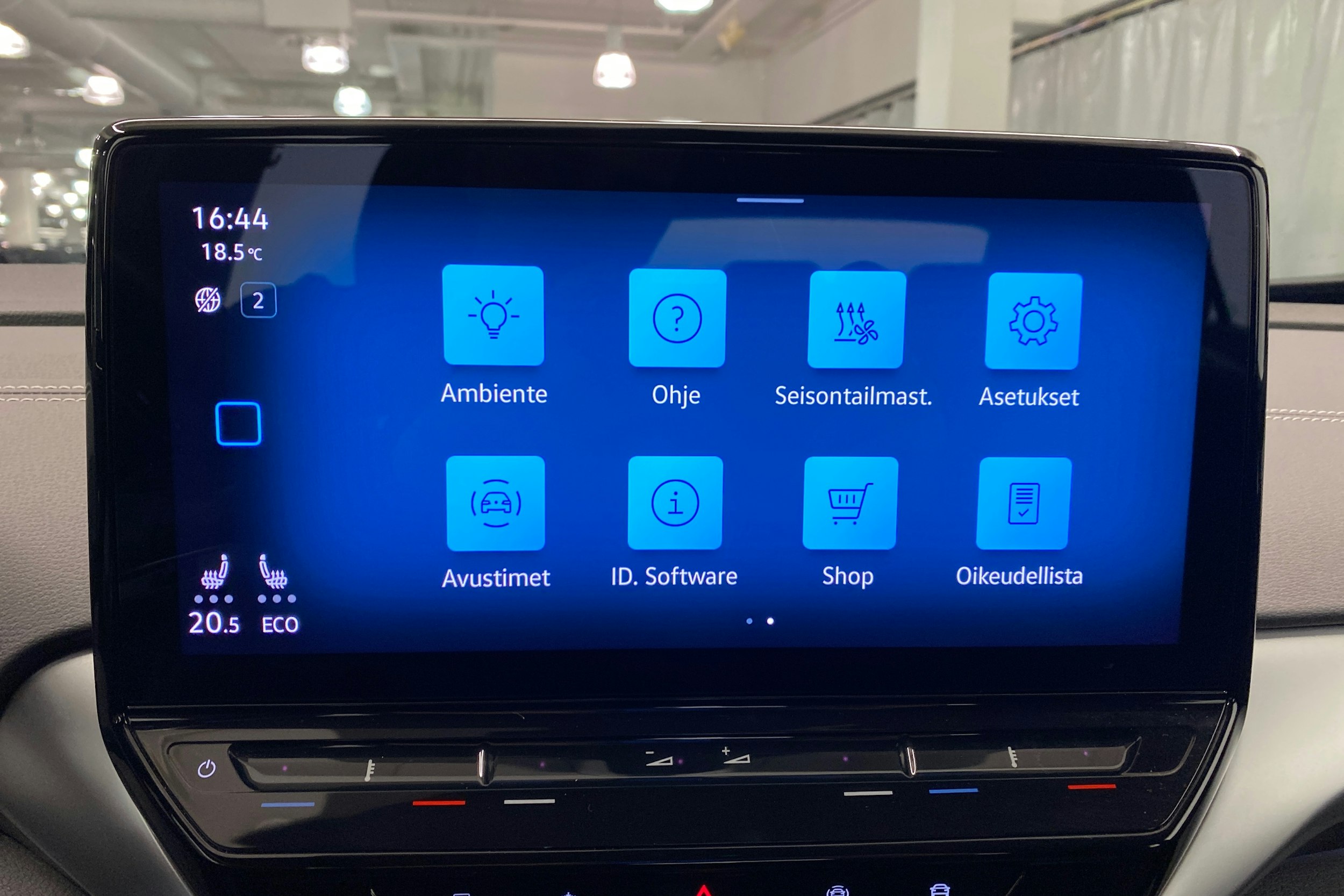 punainen Volkswagen ID.5 2023 kuva 19.