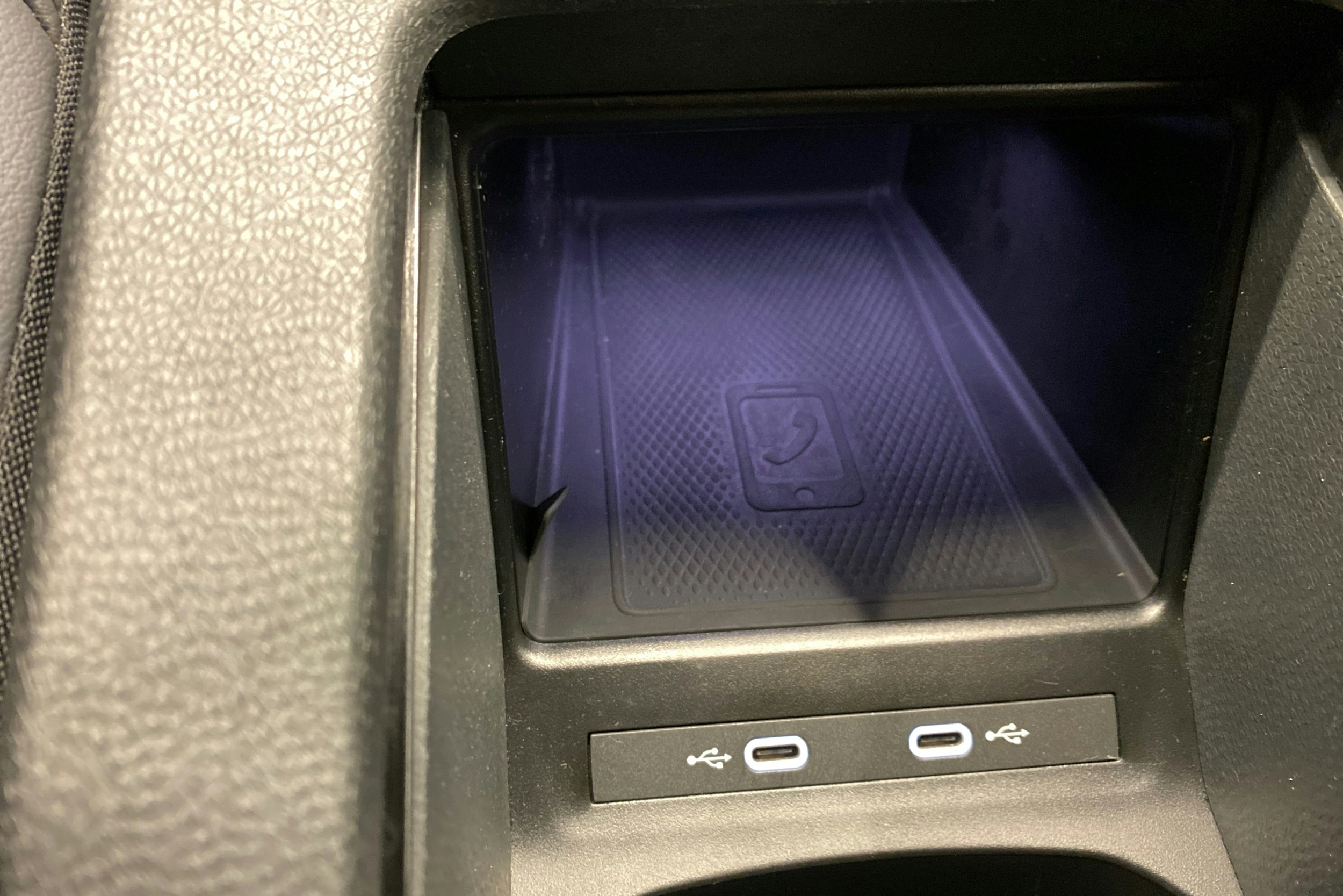 punainen Volkswagen ID.5 2023 kuva 20.