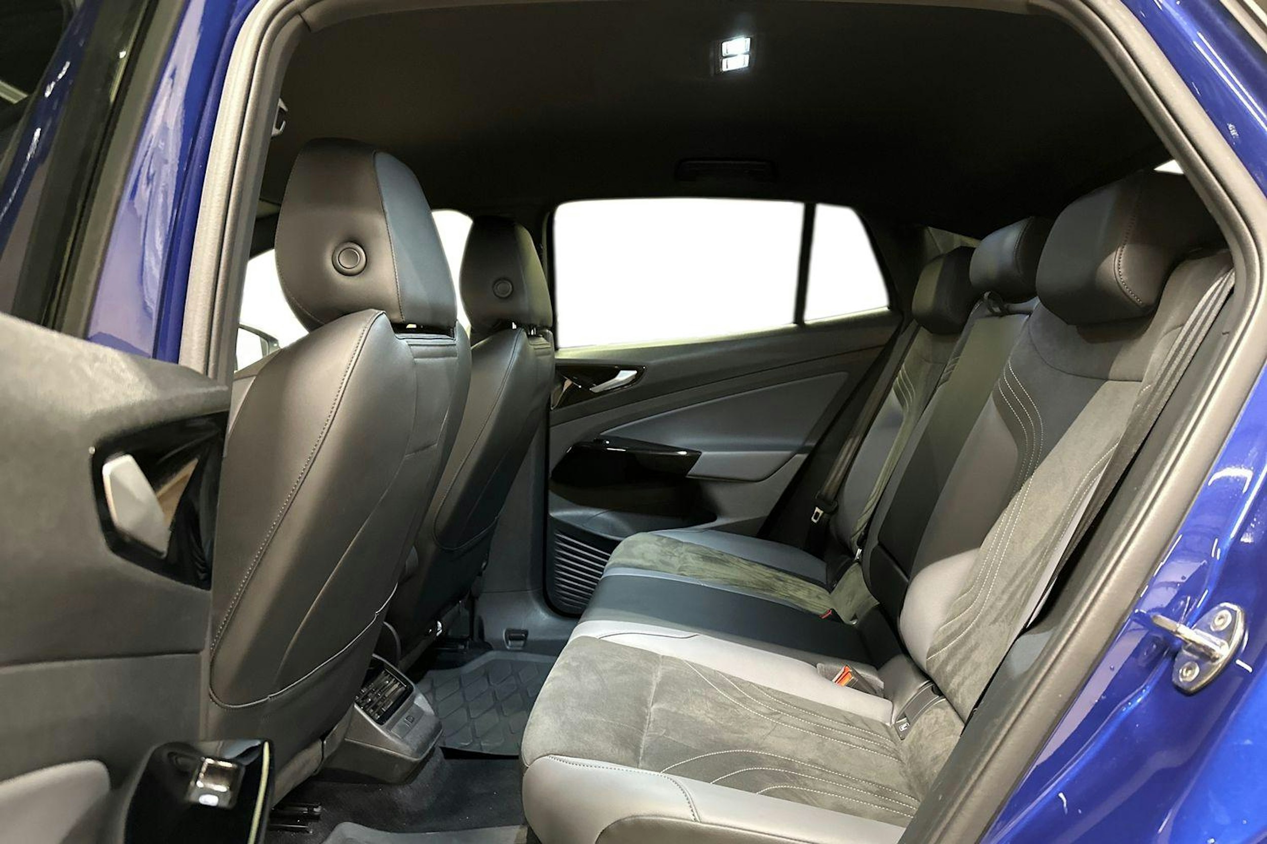 sininen Volkswagen ID.5 2022 kuva 10.