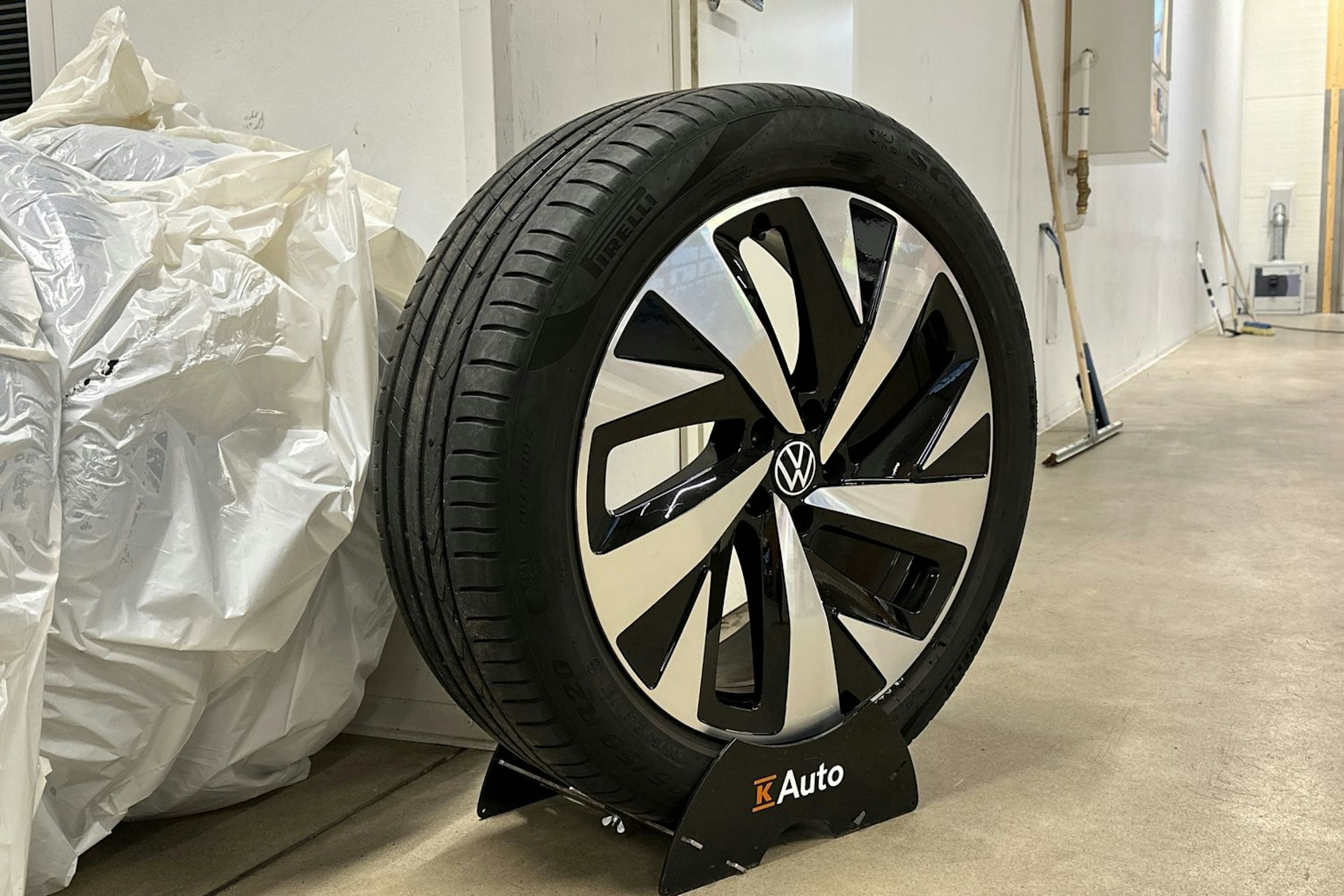 sininen Volkswagen ID.5 2022 kuva 13.