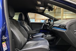 sininen Volkswagen ID.5 2022 kuva 14.