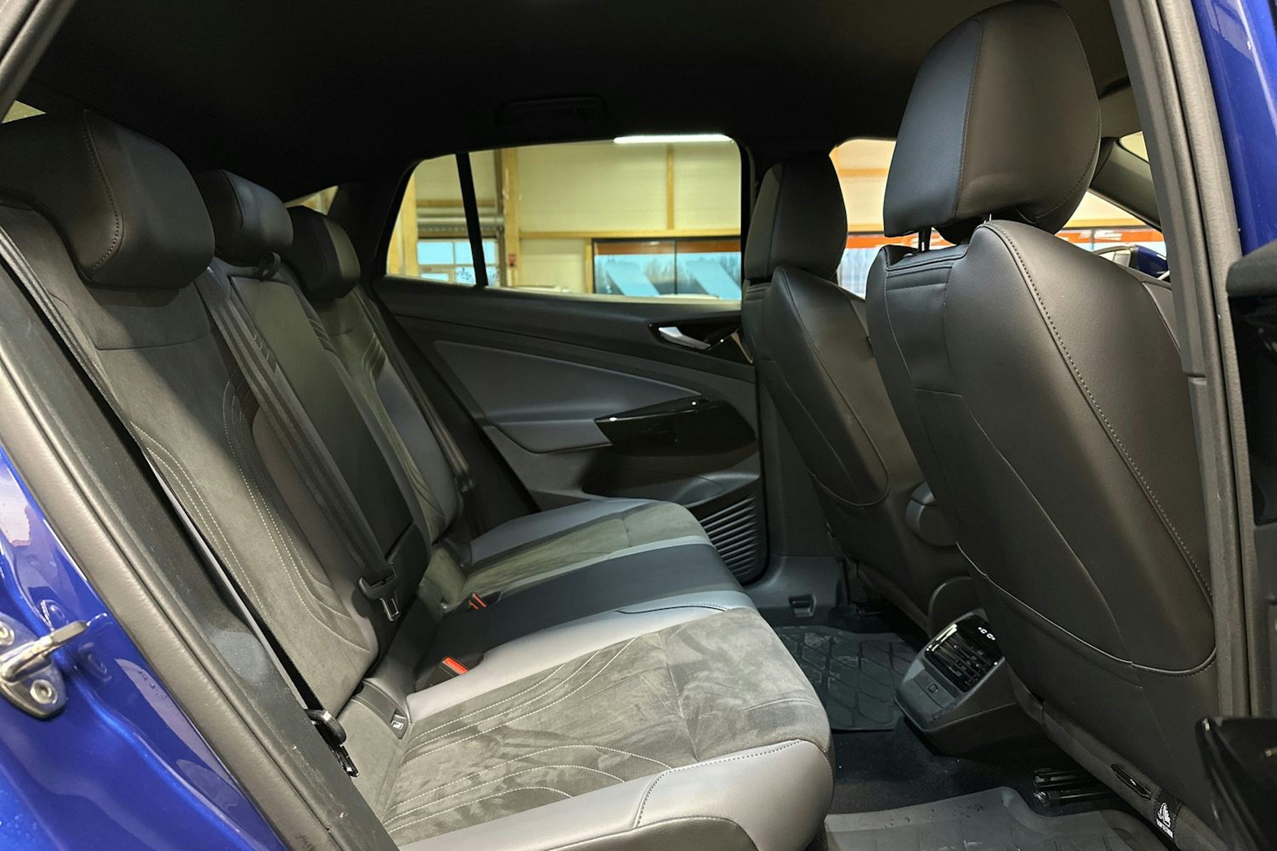 sininen Volkswagen ID.5 2022 kuva 15.