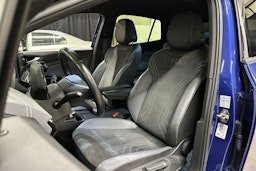 sininen Volkswagen ID.5 2022 kuva 16.