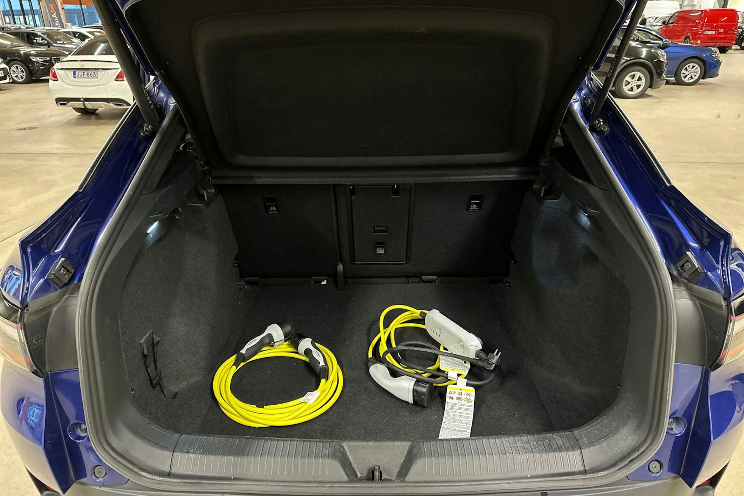 sininen Volkswagen ID.5 2022 kuva 29.