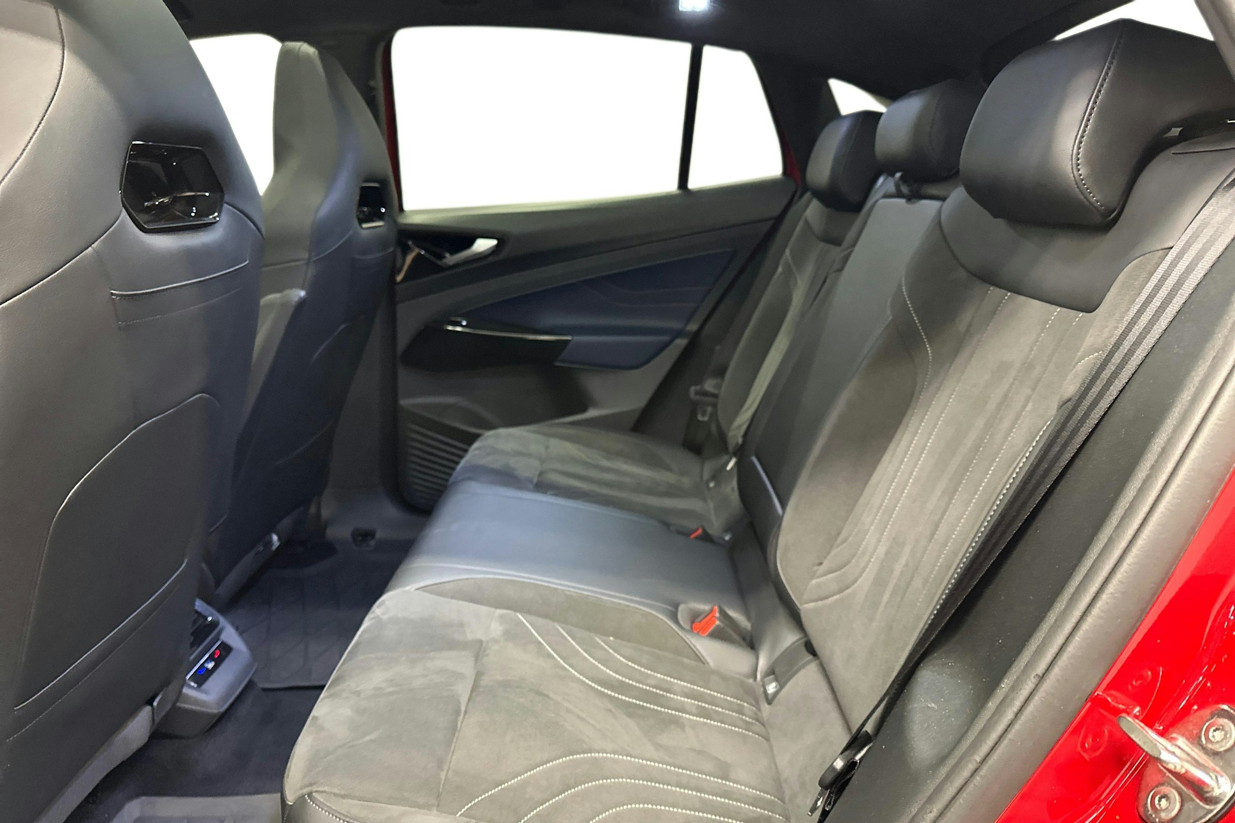 punainen Volkswagen ID.5 2022 kuva 10.