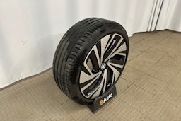 punainen Volkswagen ID.5 2022 kuva 13.