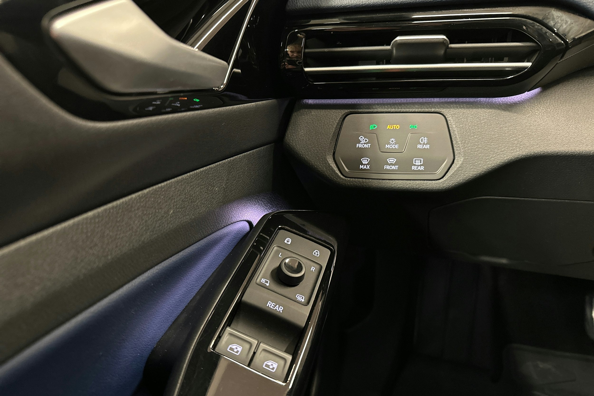 punainen Volkswagen ID.5 2022 kuva 17.