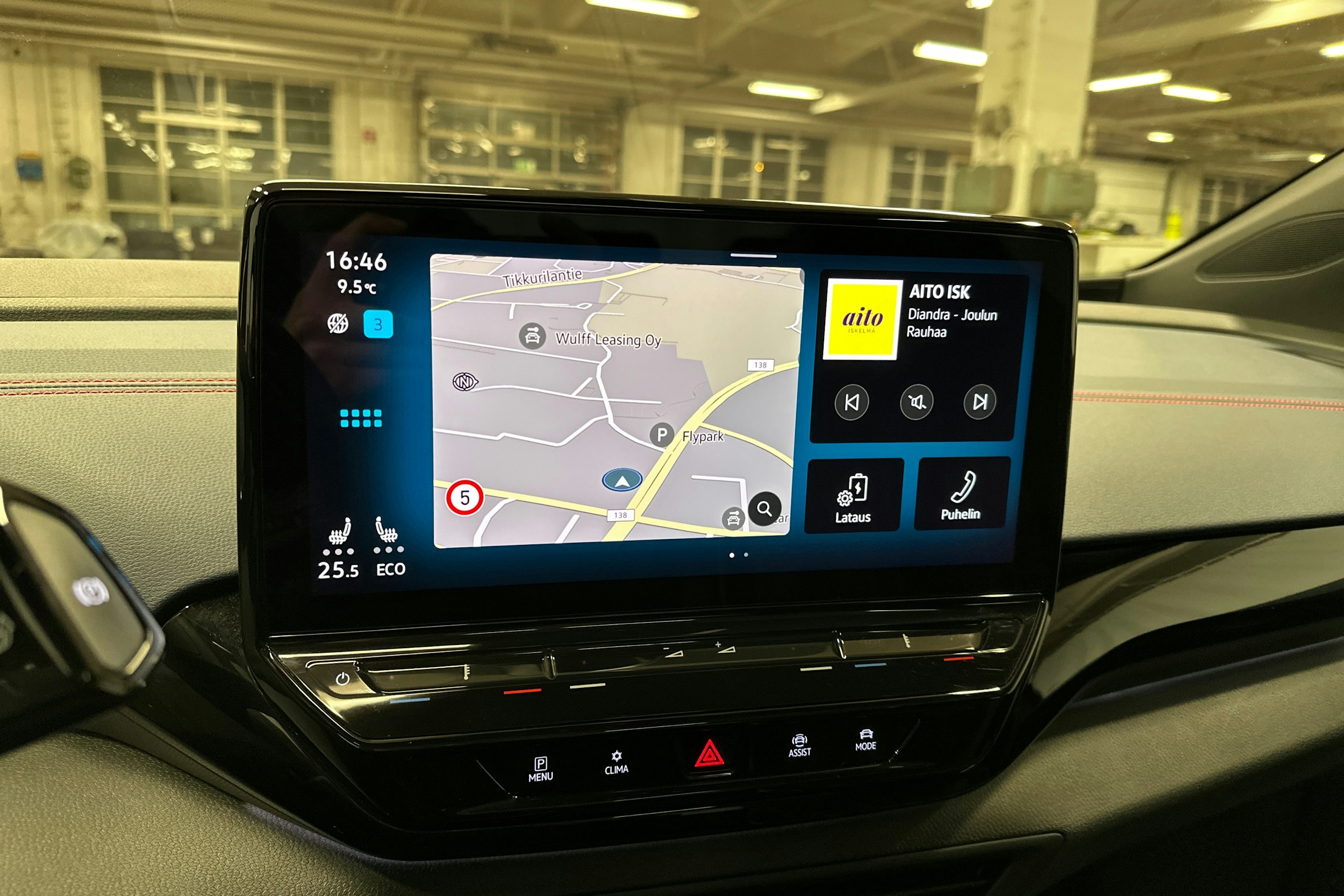 punainen Volkswagen ID.5 2022 kuva 18.