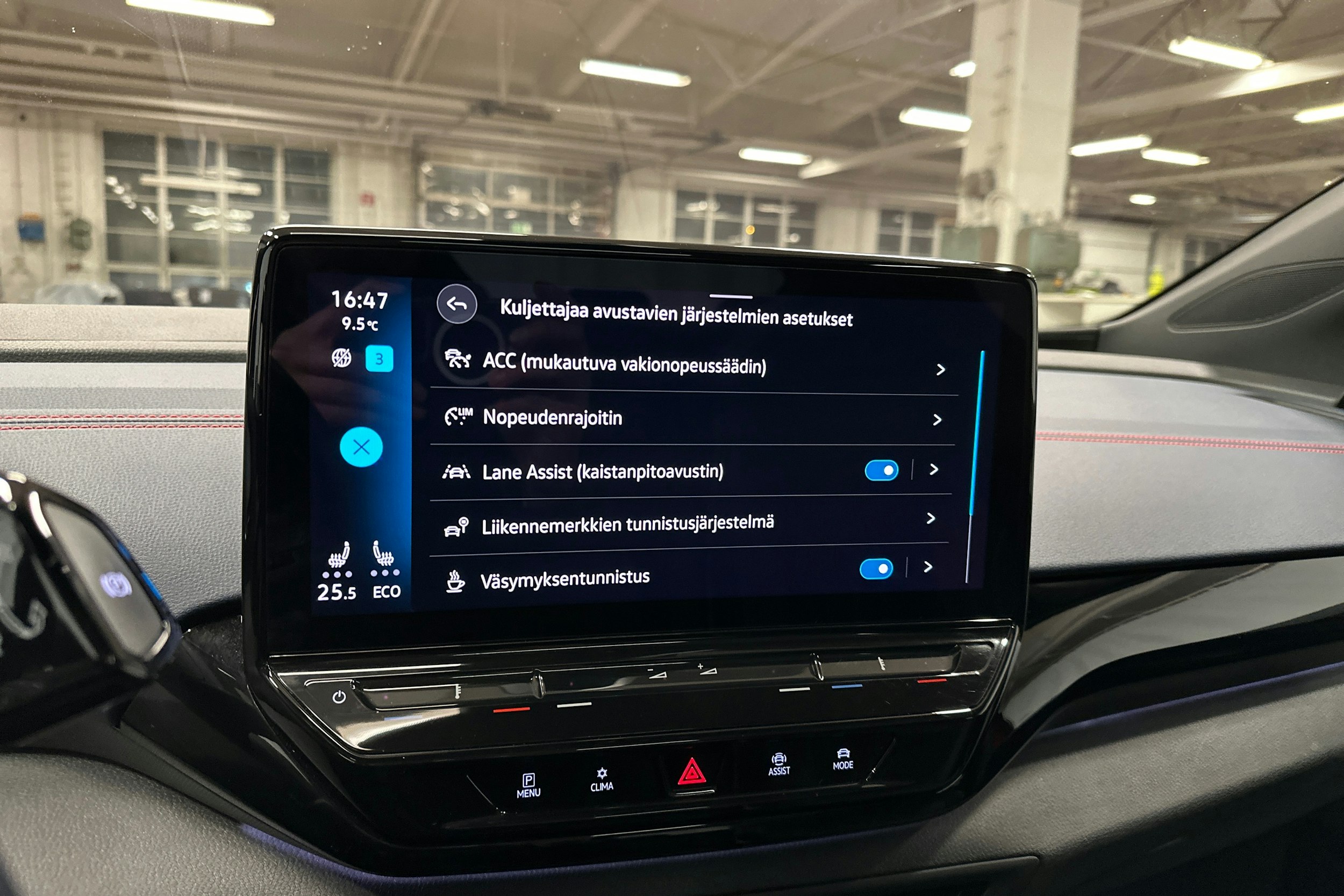 punainen Volkswagen ID.5 2022 kuva 24.