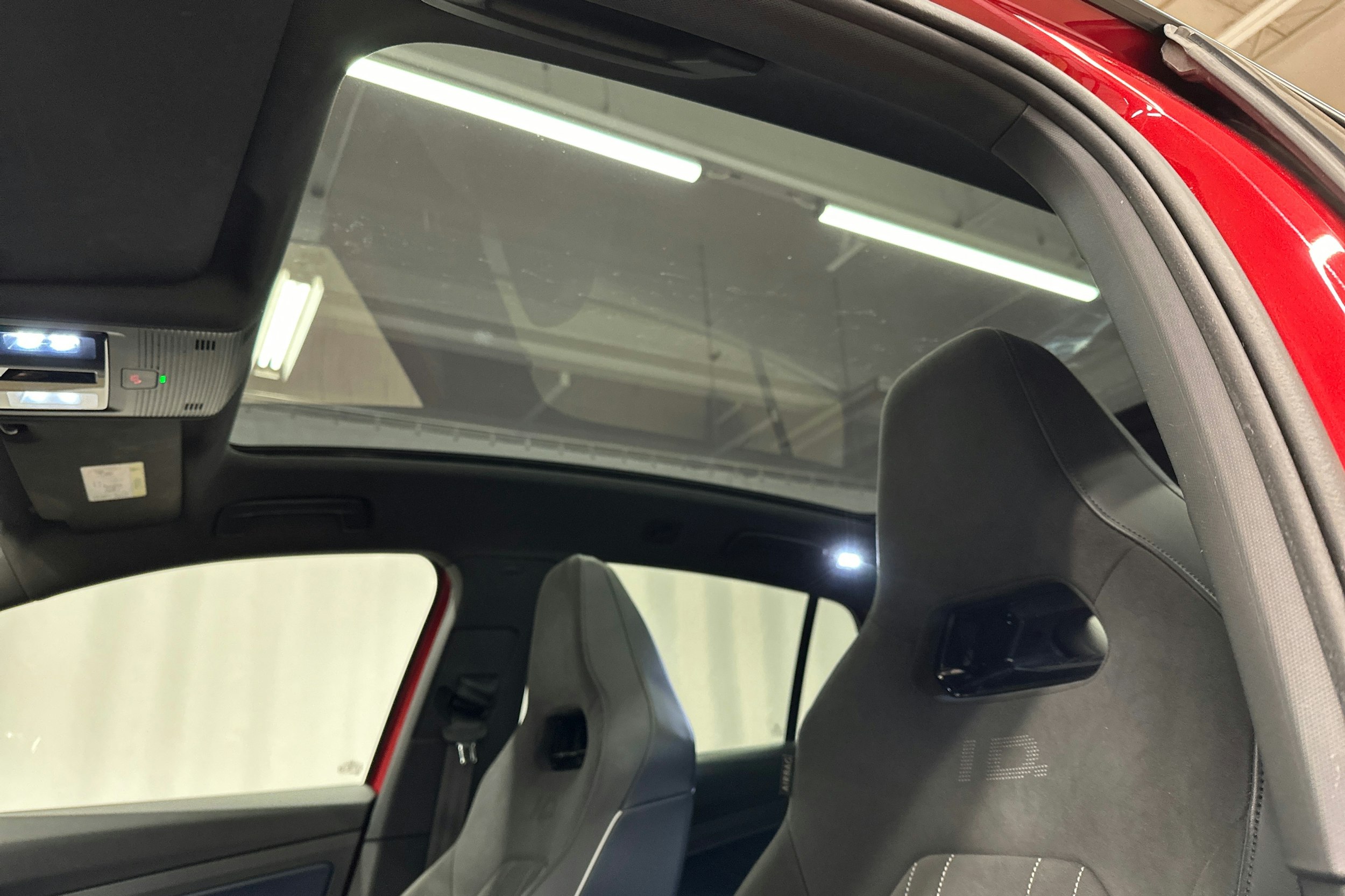 punainen Volkswagen ID.5 2022 kuva 28.