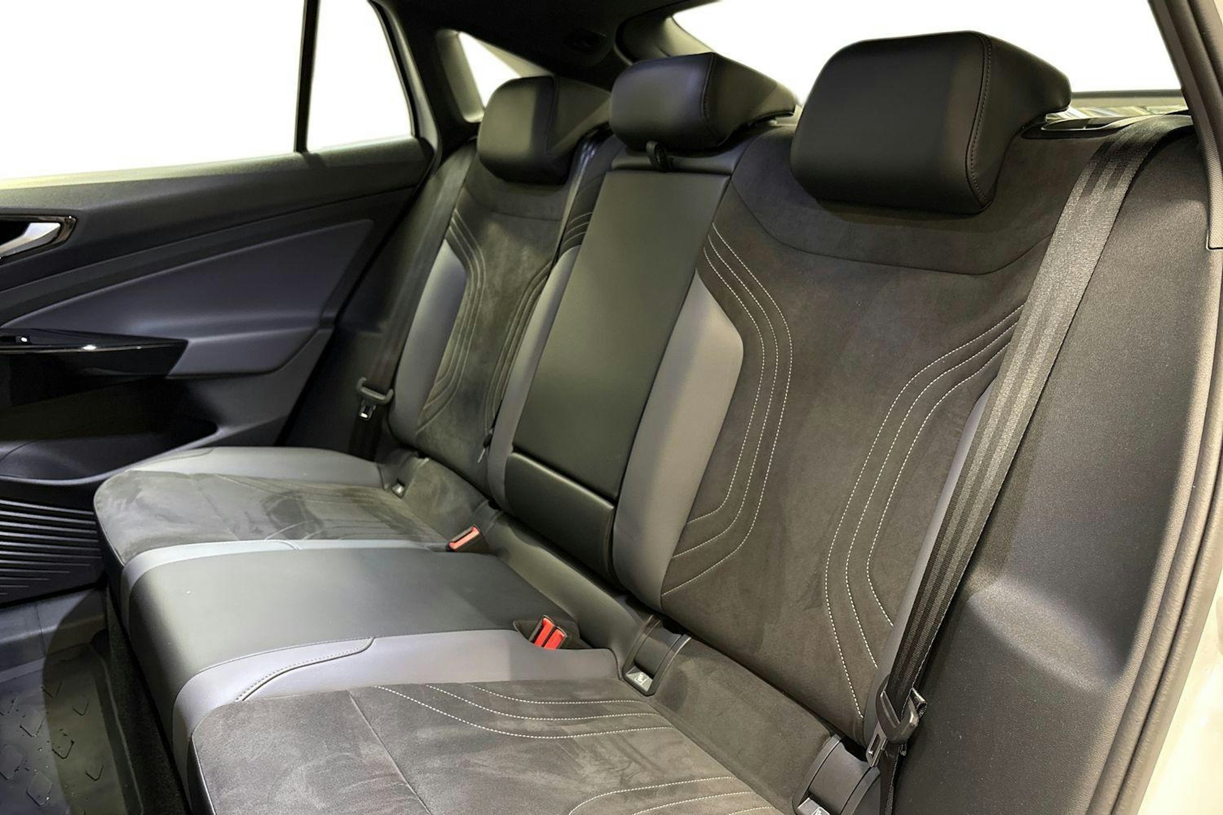 valkoinen Volkswagen ID.5 2022 kuva 8.