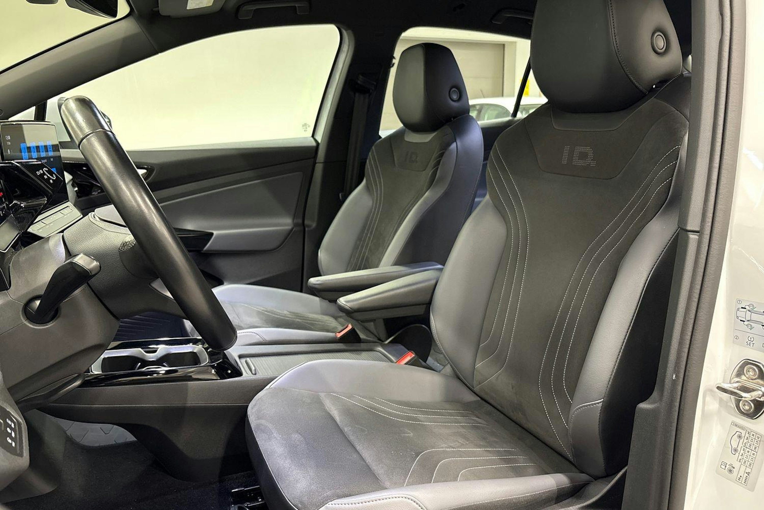 valkoinen Volkswagen ID.5 2022 kuva 11.