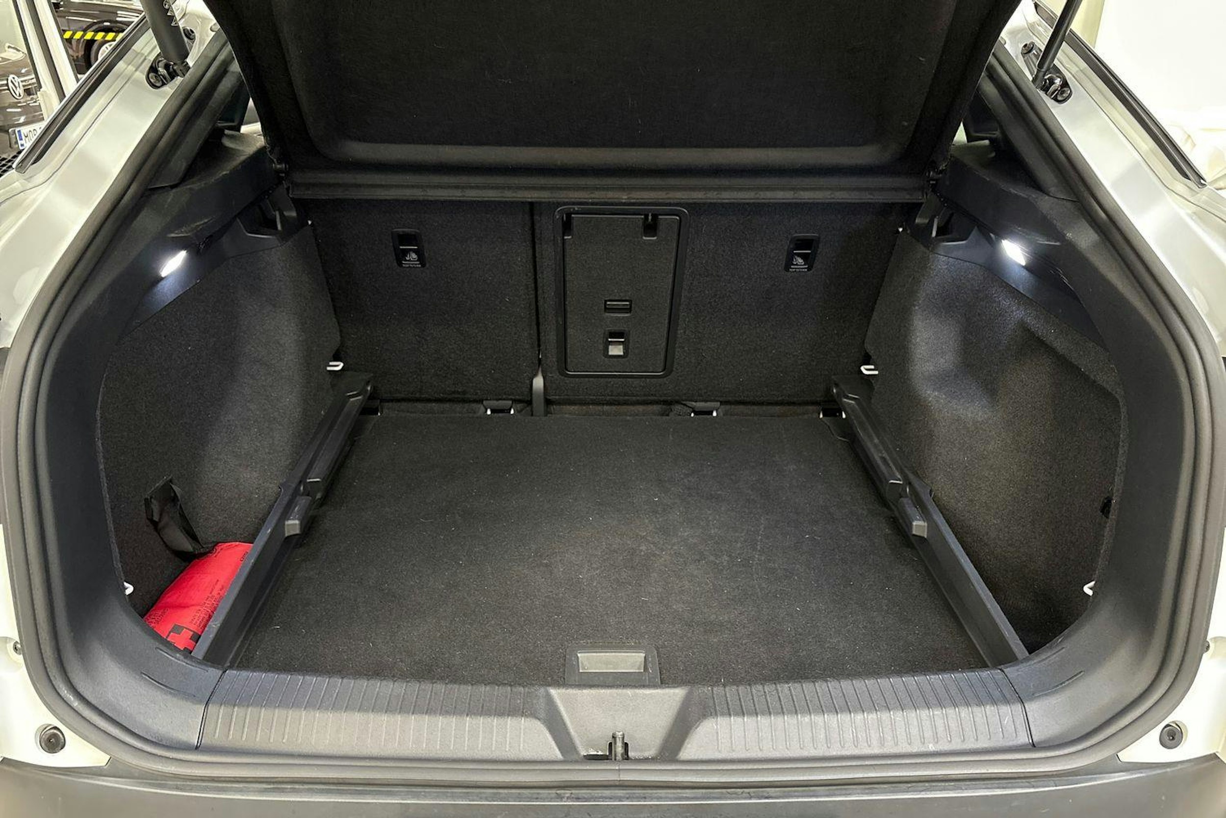 valkoinen Volkswagen ID.5 2022 kuva 14.