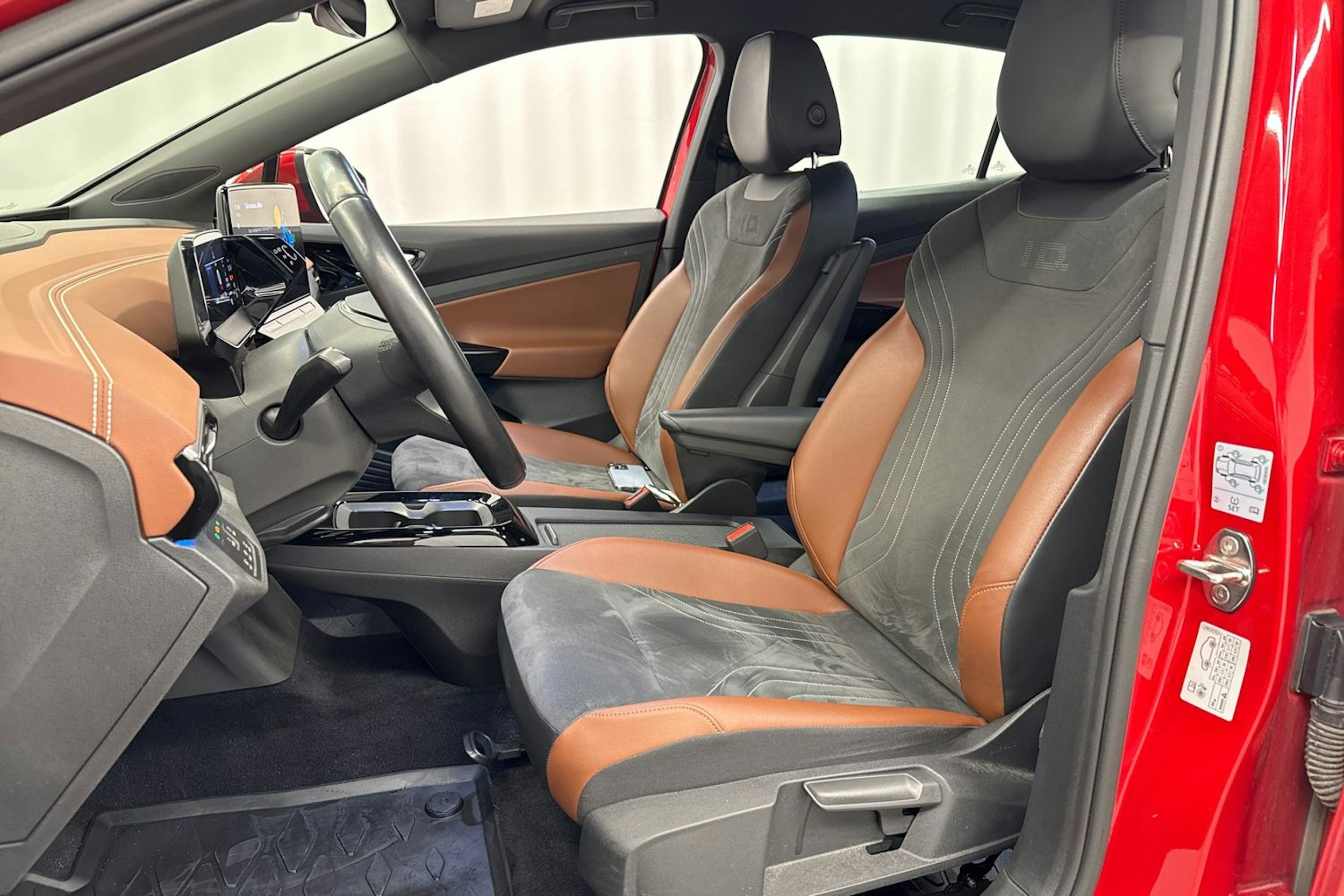 punainen Volkswagen ID.5 2023 kuva 15.