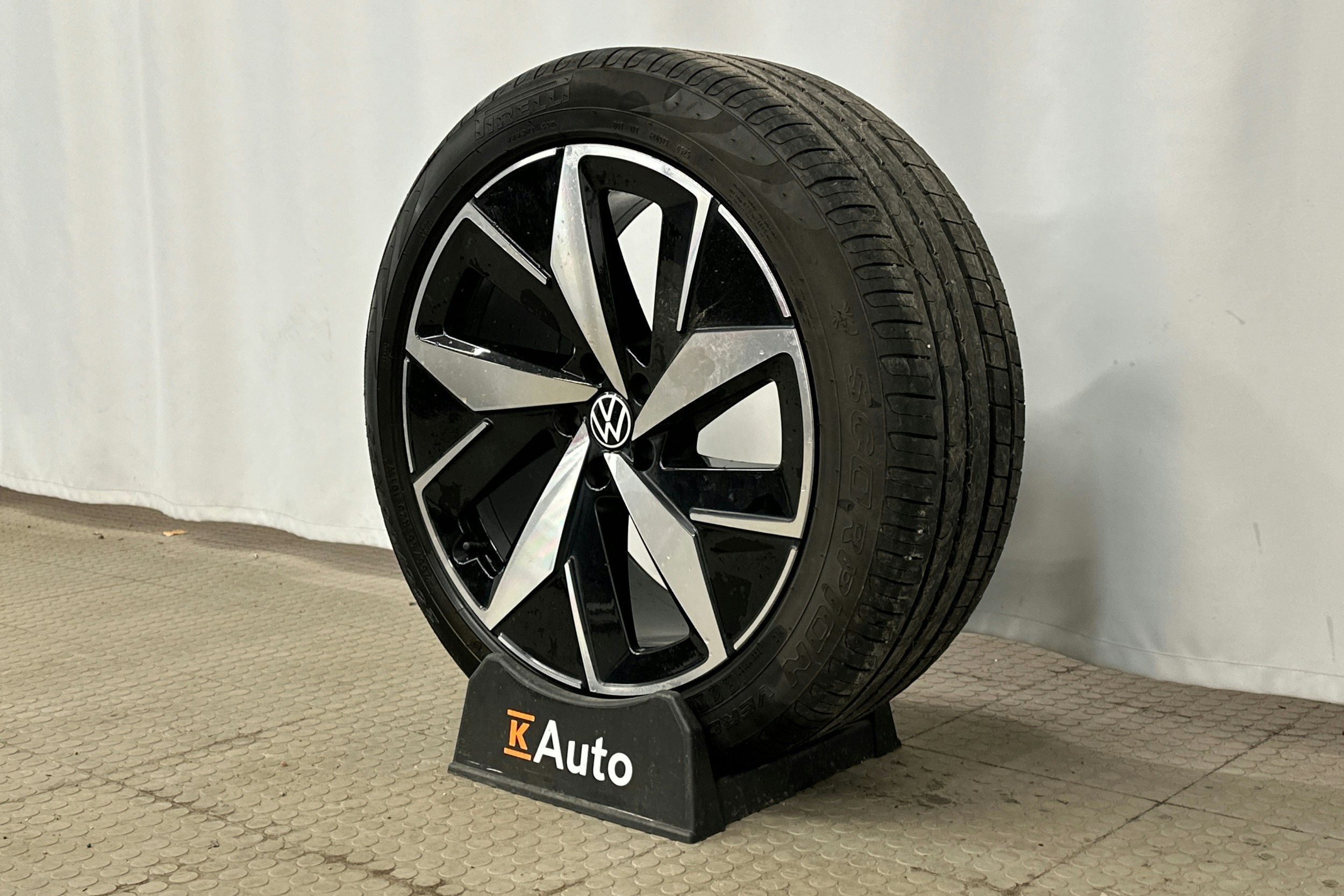 musta Volkswagen ID.5 2022 kuva 13.