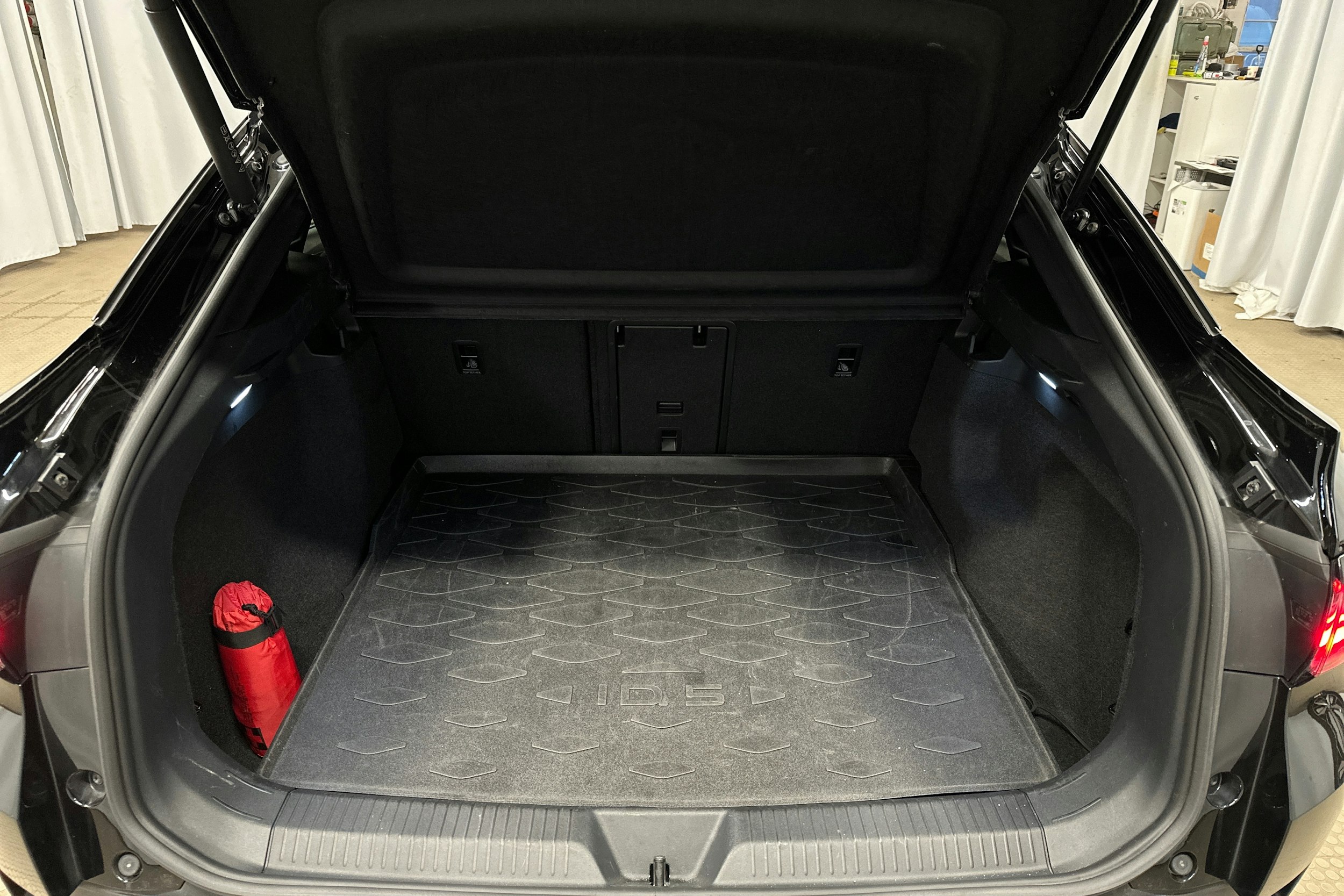 musta Volkswagen ID.5 2022 kuva 14.