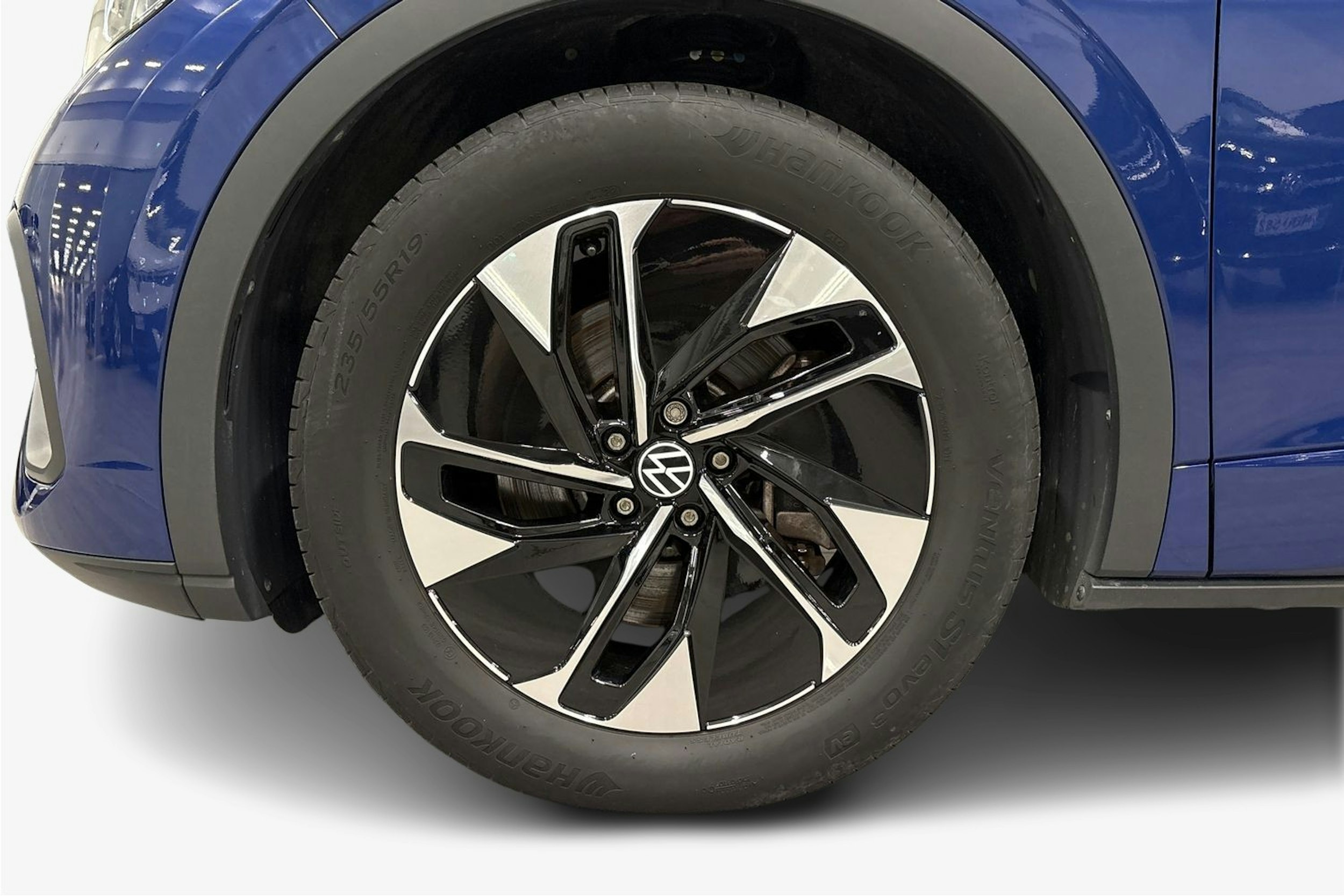 sininen Volkswagen ID.5 2022 kuva 11.