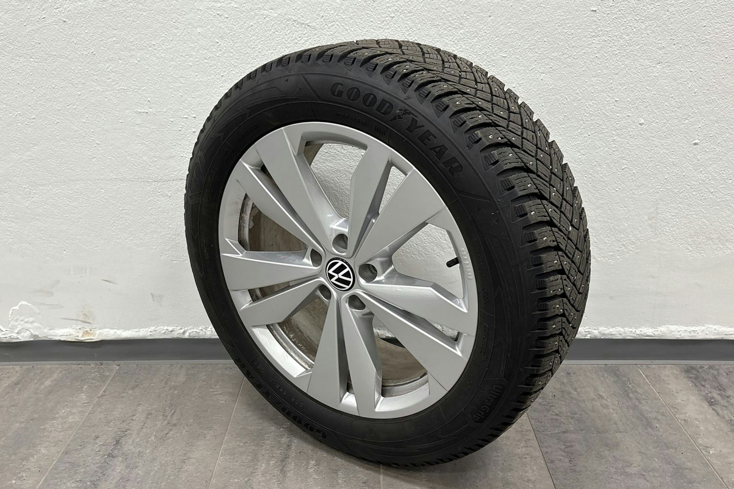 sininen Volkswagen ID.5 2022 kuva 13.