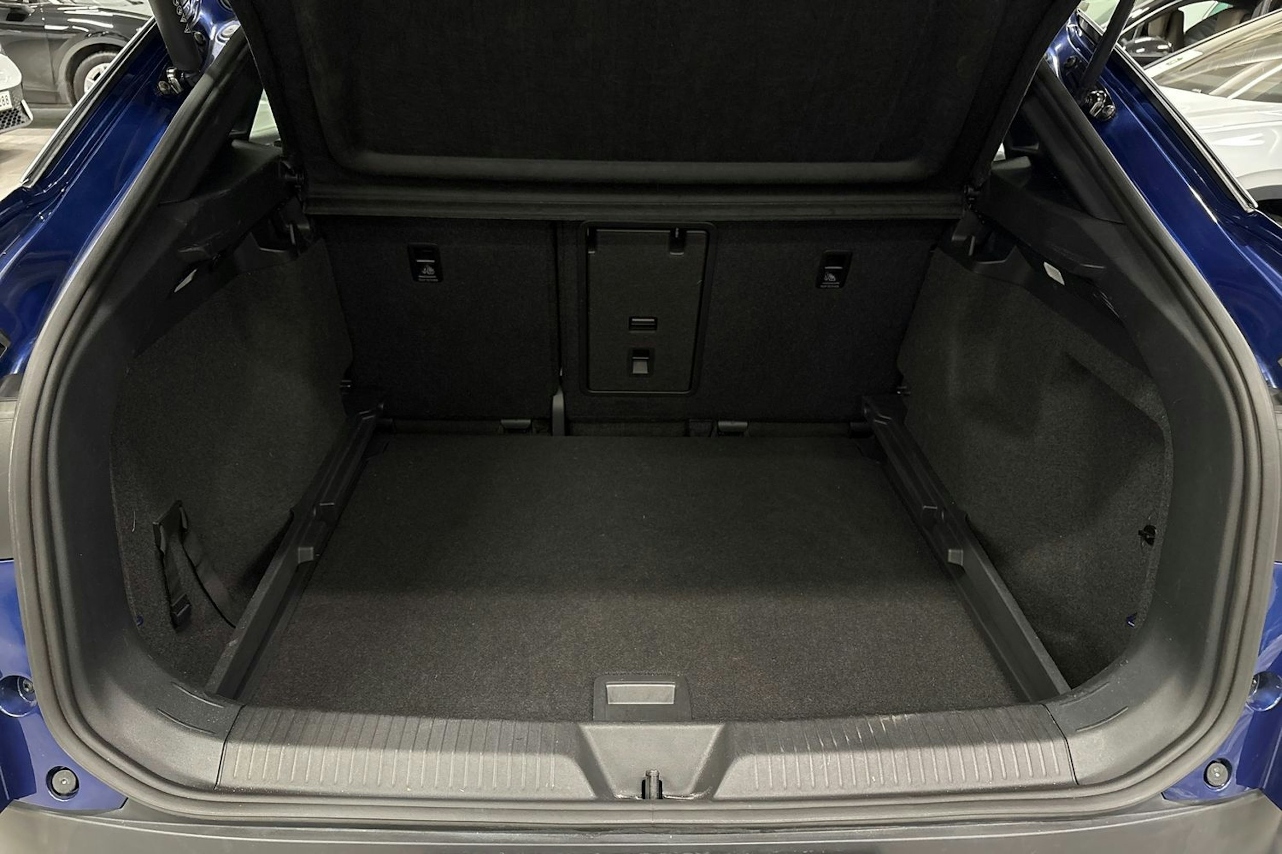 sininen Volkswagen ID.5 2022 kuva 17.