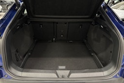 sininen Volkswagen ID.5 2022 kuva 17.