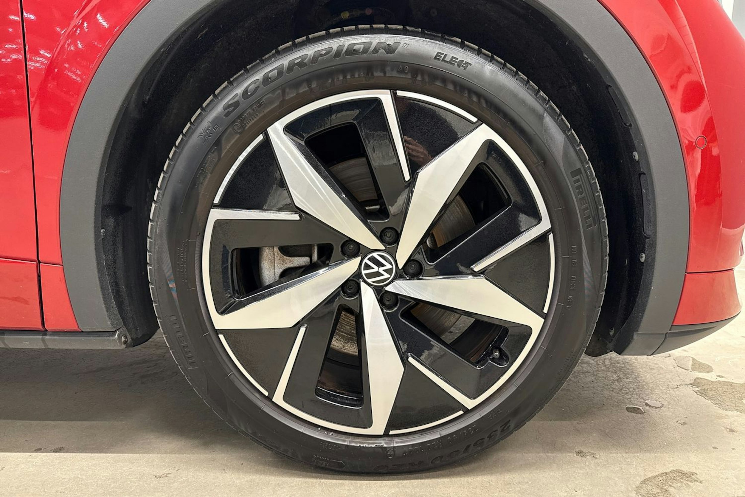 Punainen Volkswagen ID.5 2022 kuva 11.