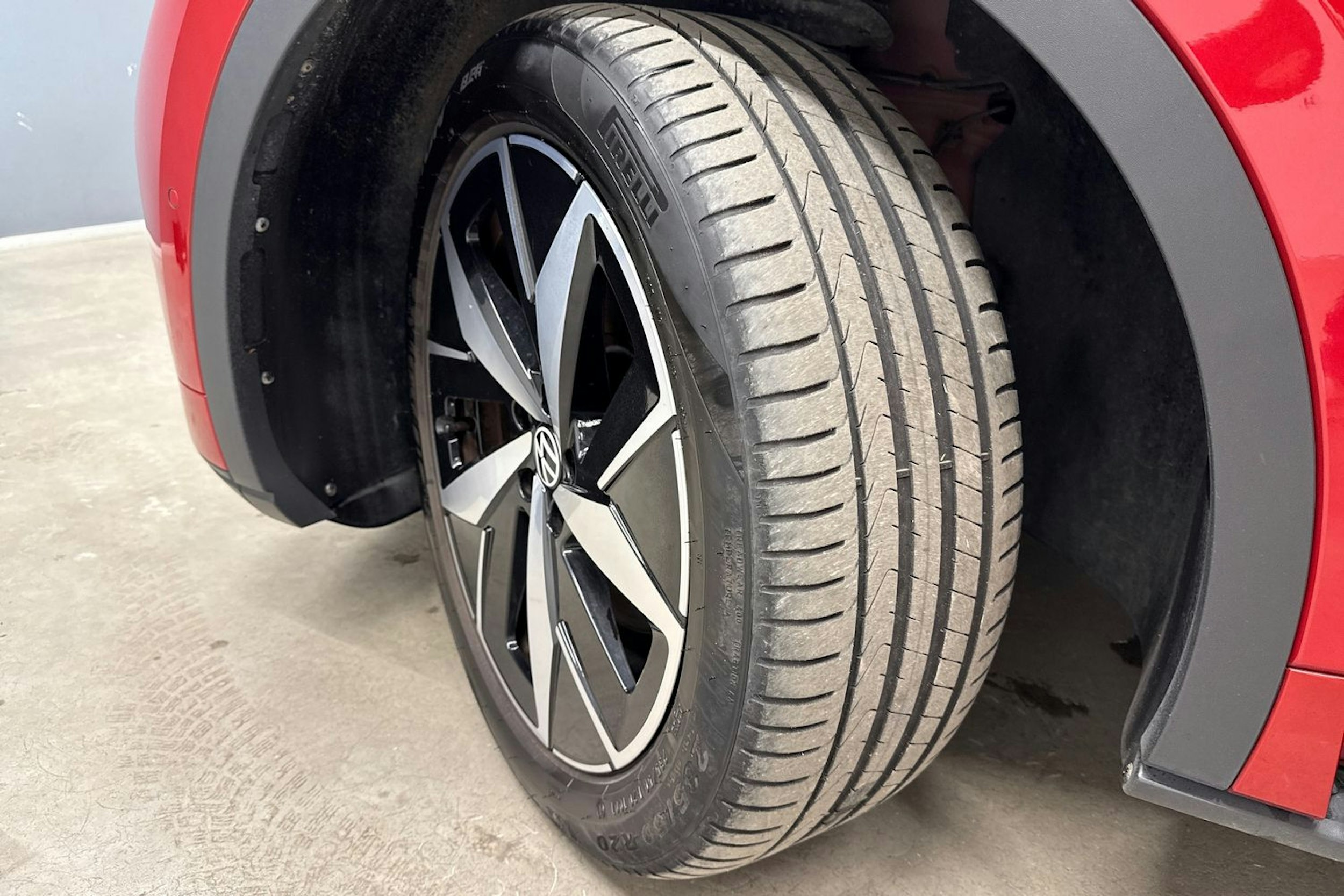 Punainen Volkswagen ID.5 2022 kuva 13.