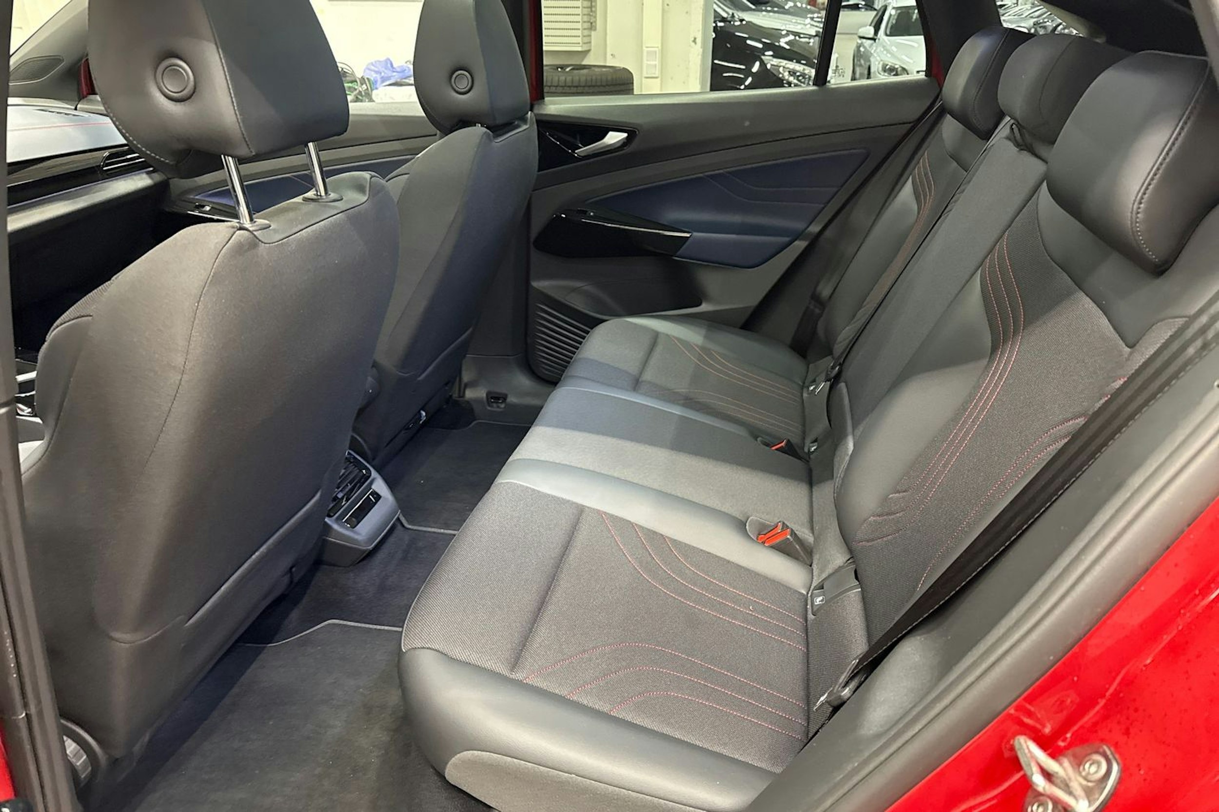 Punainen Volkswagen ID.5 2022 kuva 16.