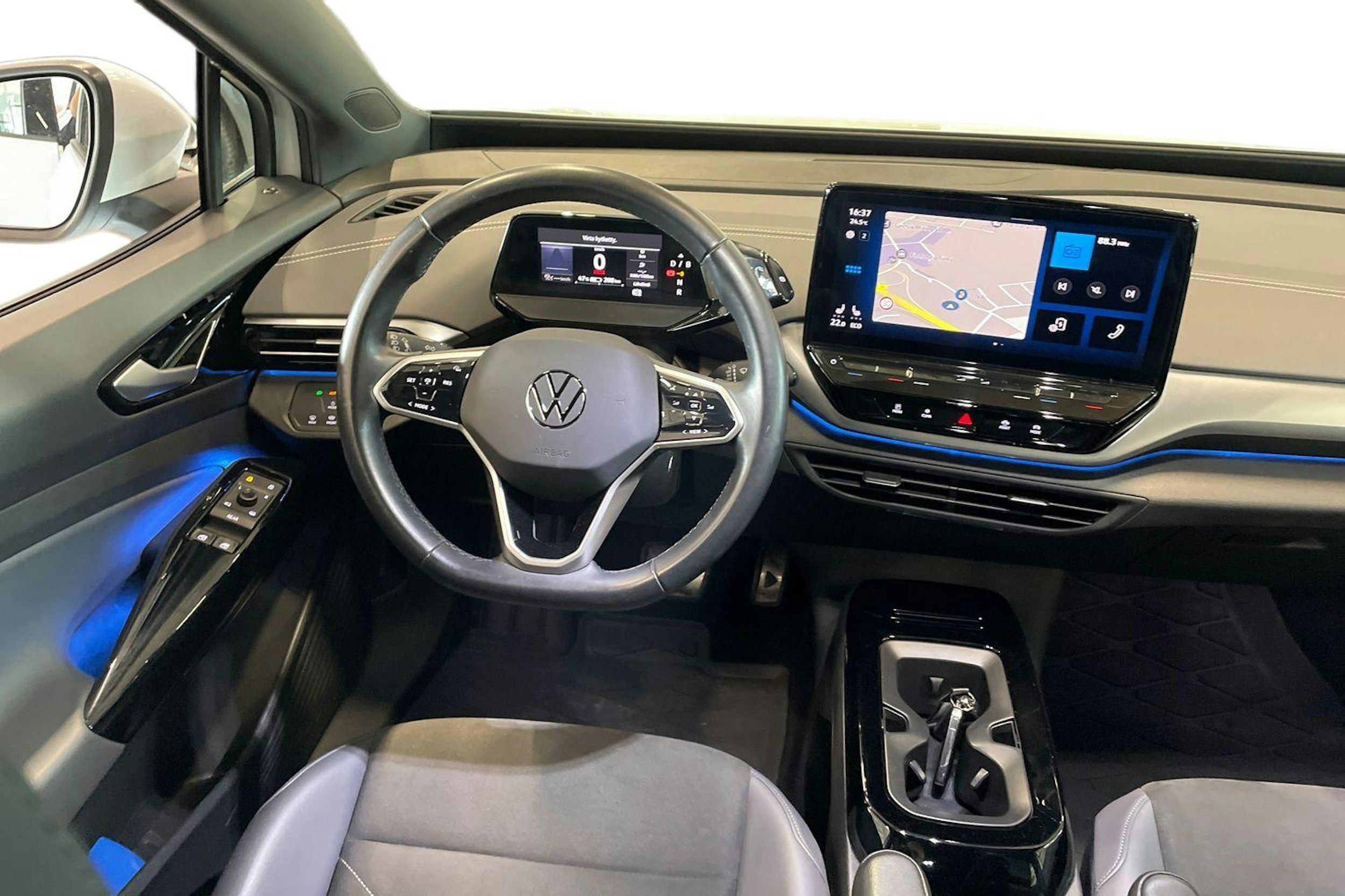 valkoinen Volkswagen ID.5 2022 kuva 9.