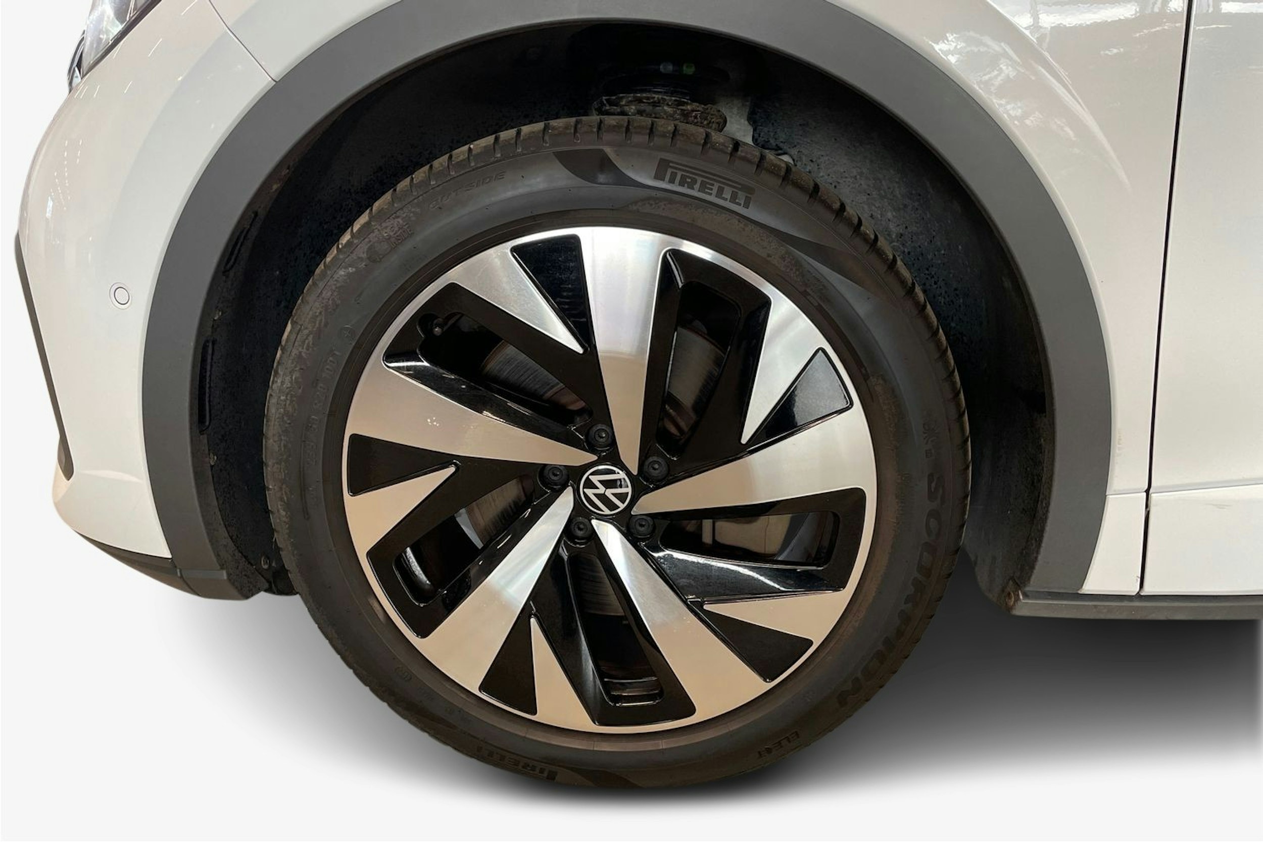 valkoinen Volkswagen ID.5 2022 kuva 11.