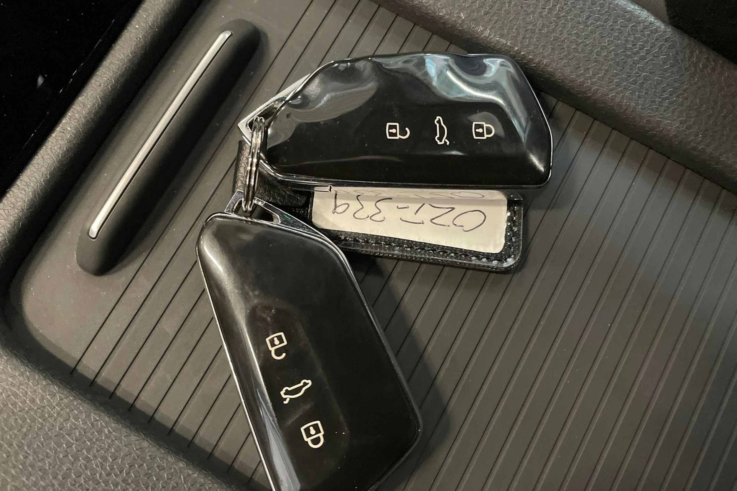 valkoinen Volkswagen ID.5 2022 kuva 33.