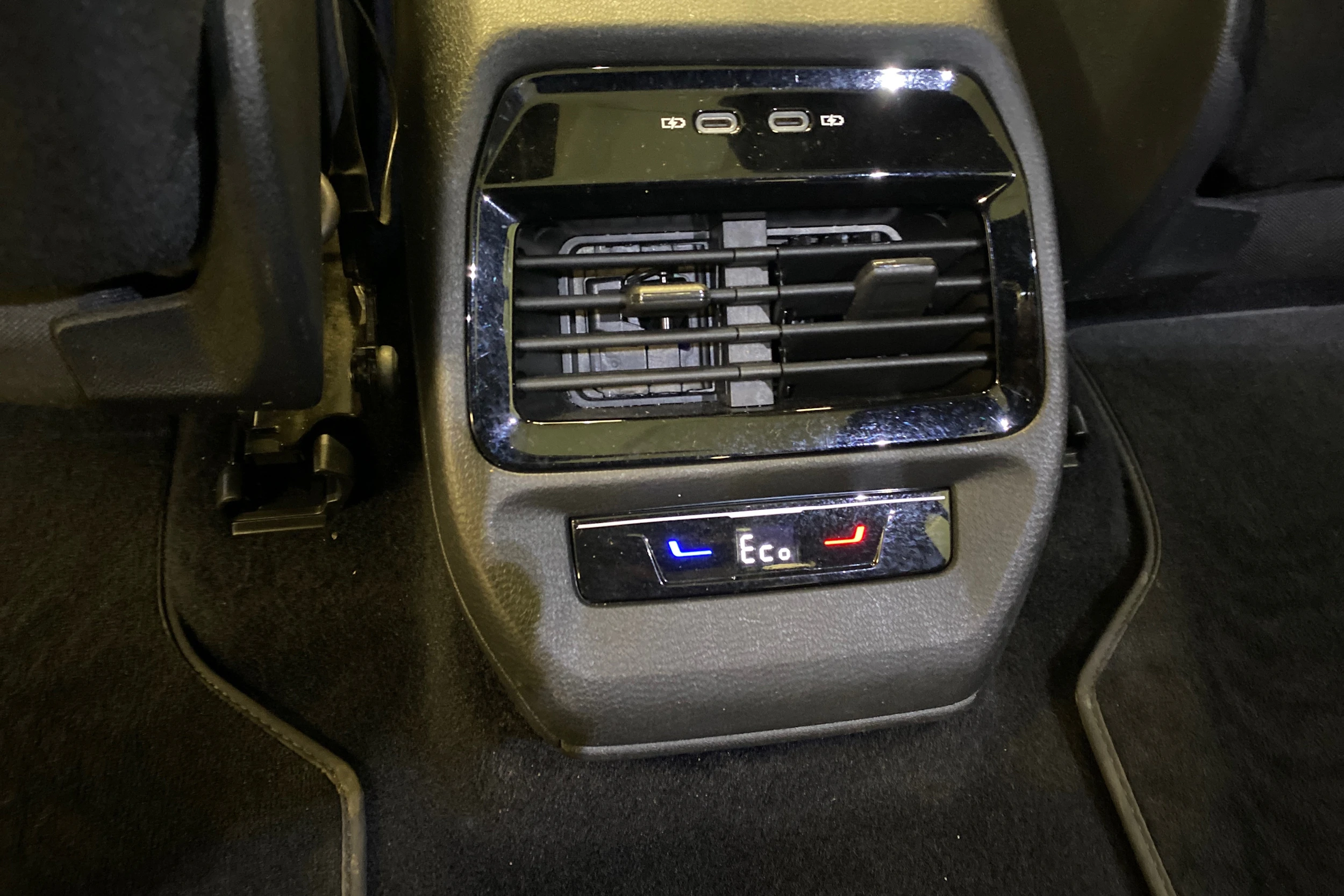 musta Volkswagen ID.5 2022 kuva 16.