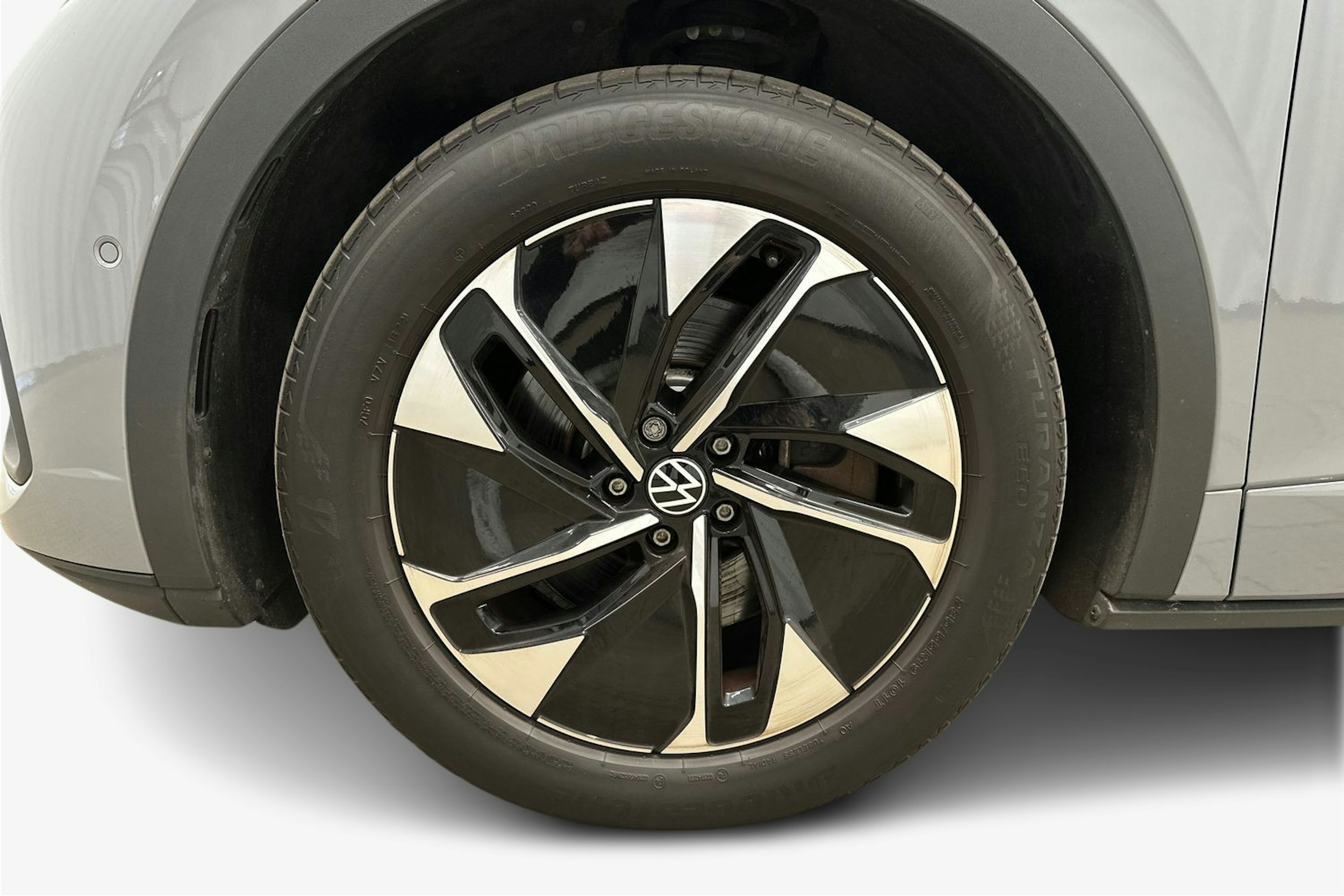harmaa Volkswagen ID.5 2022 kuva 11.