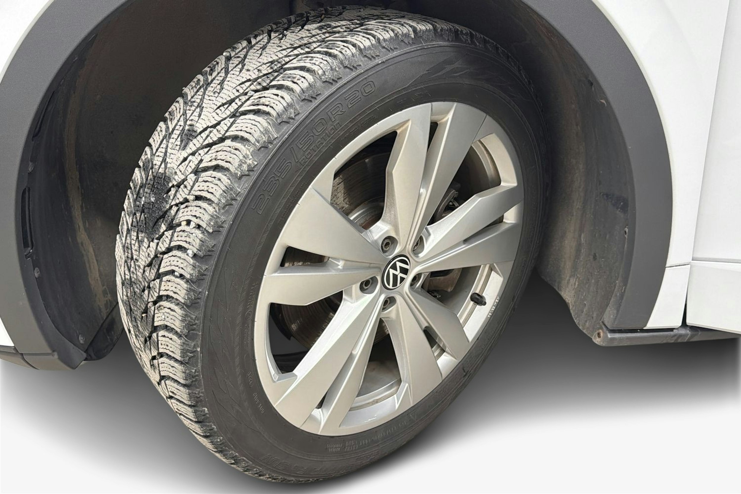 valkoinen Volkswagen ID.5 2022 kuva 11.