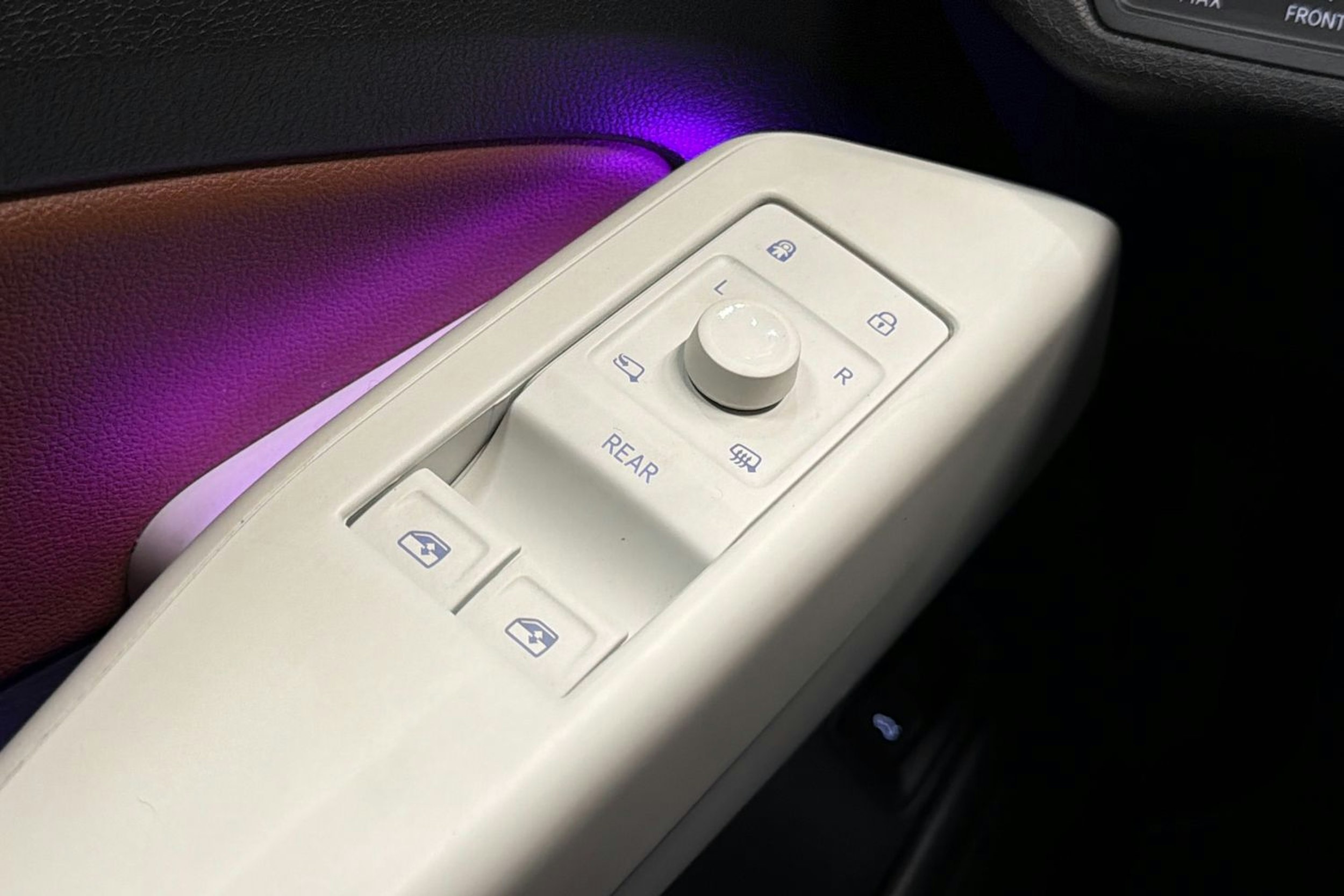 valkoinen Volkswagen ID.5 2022 kuva 18.