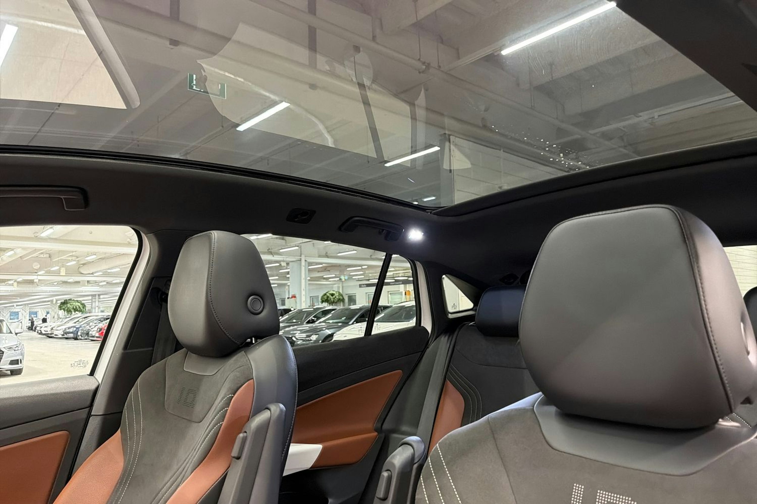 valkoinen Volkswagen ID.5 2022 kuva 24.