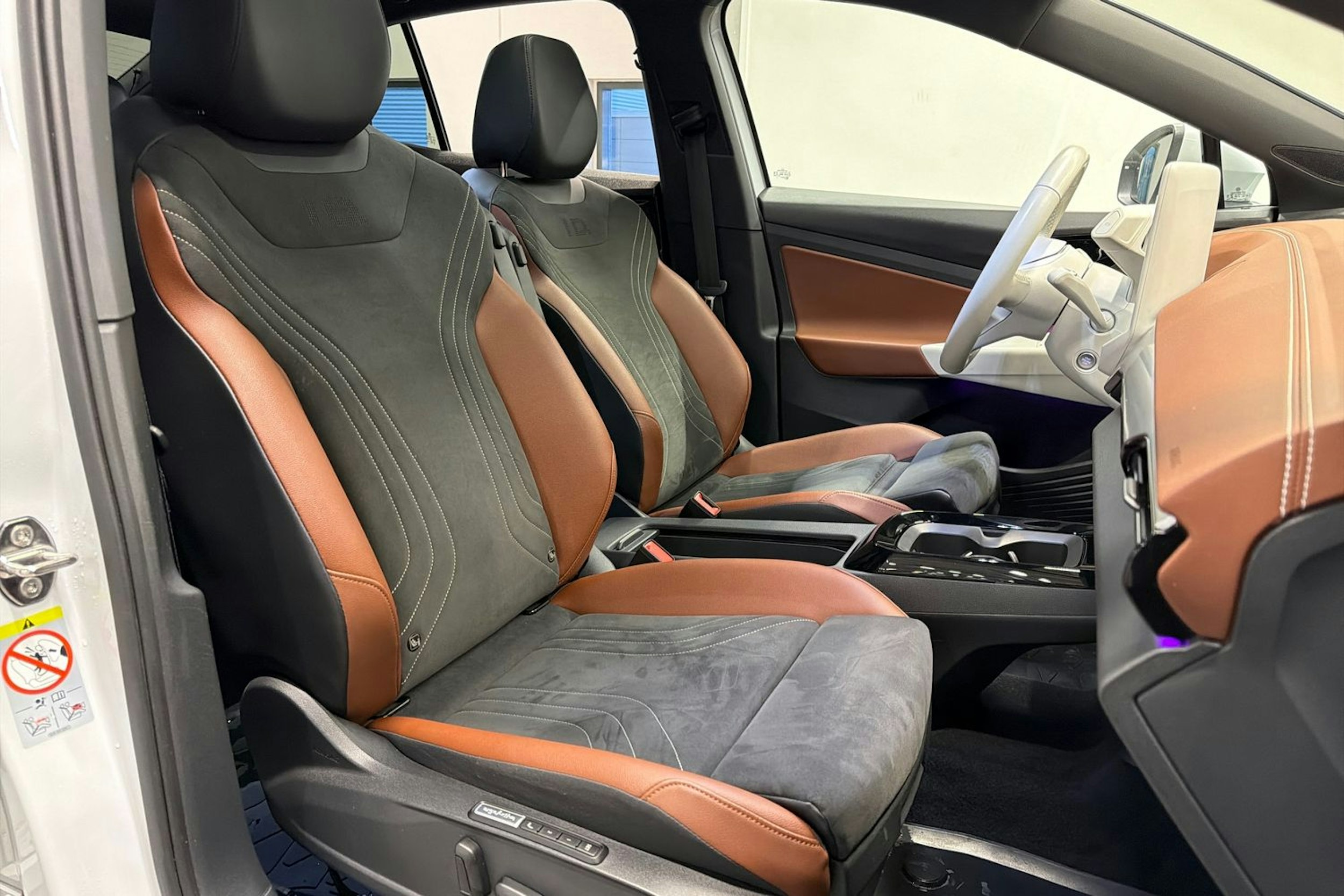 valkoinen Volkswagen ID.5 2022 kuva 27.