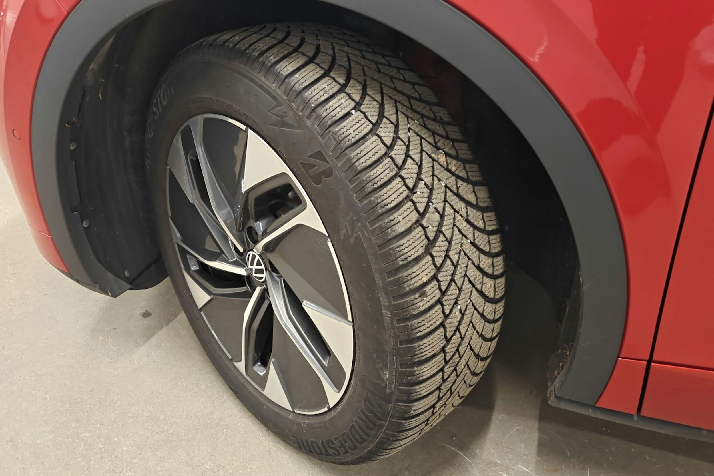 punainen Volkswagen ID.5 2022 kuva 13.