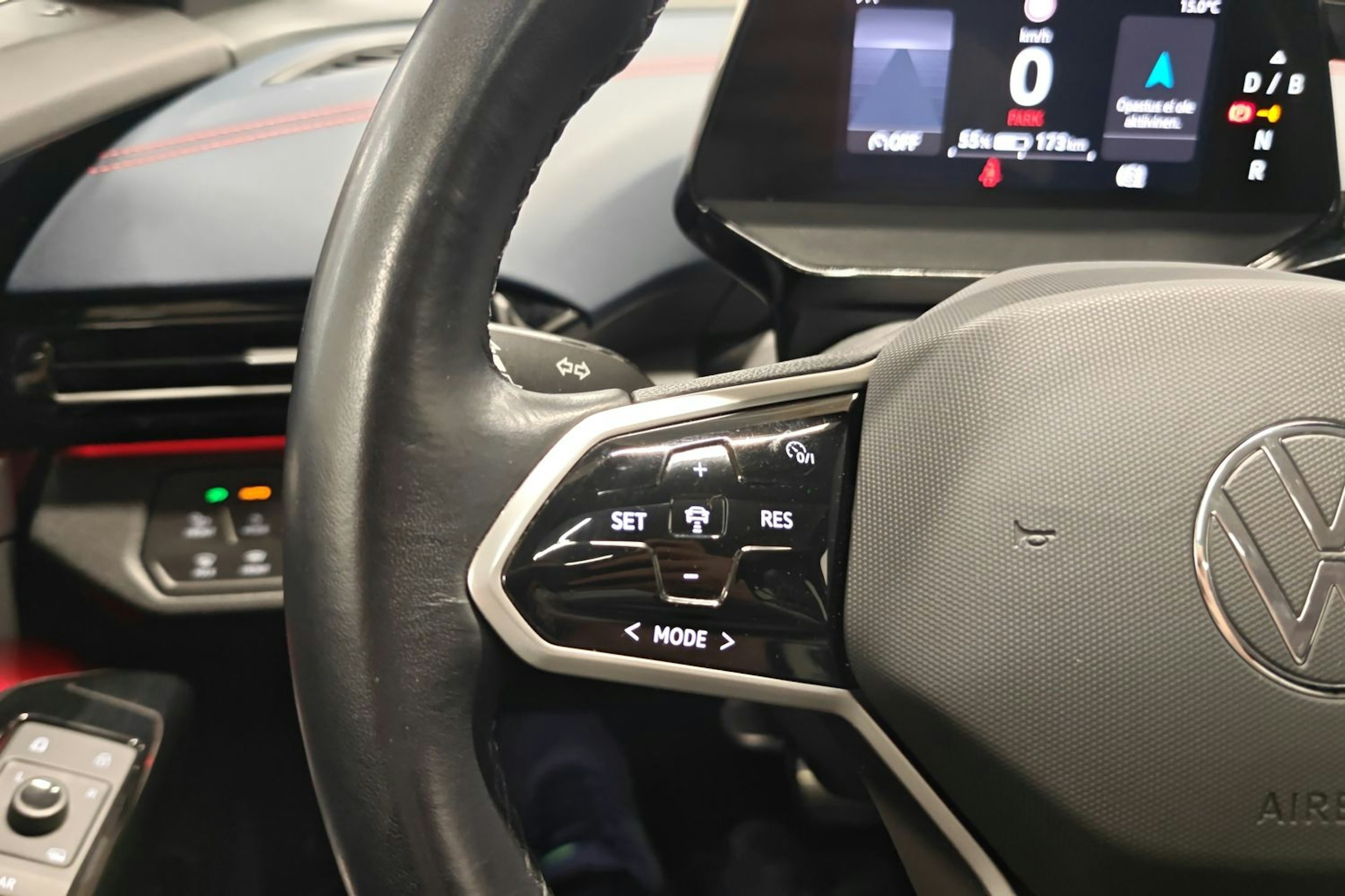 punainen Volkswagen ID.5 2022 kuva 17.