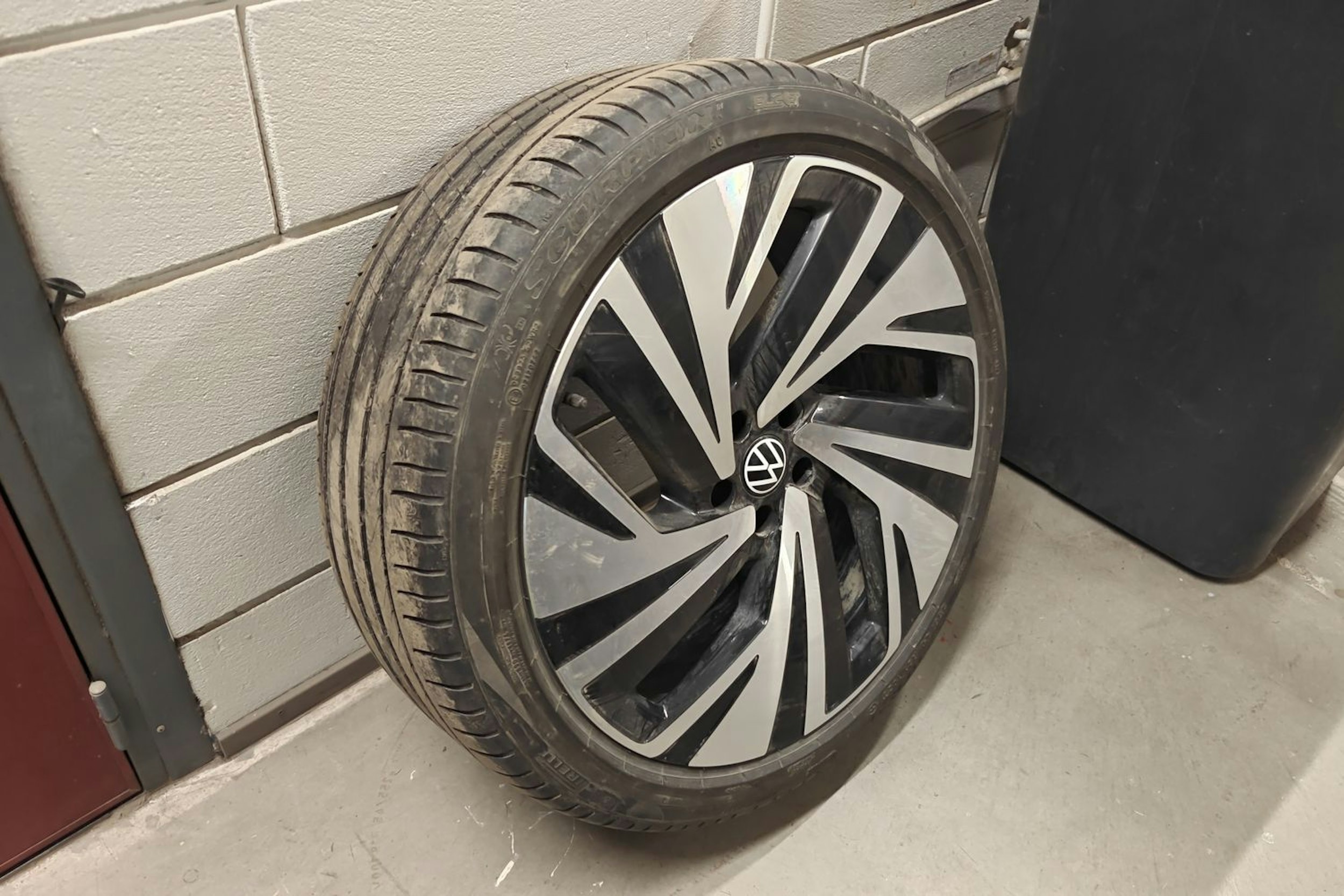 punainen Volkswagen ID.5 2022 kuva 27.