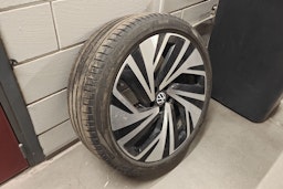 punainen Volkswagen ID.5 2022 kuva 27.